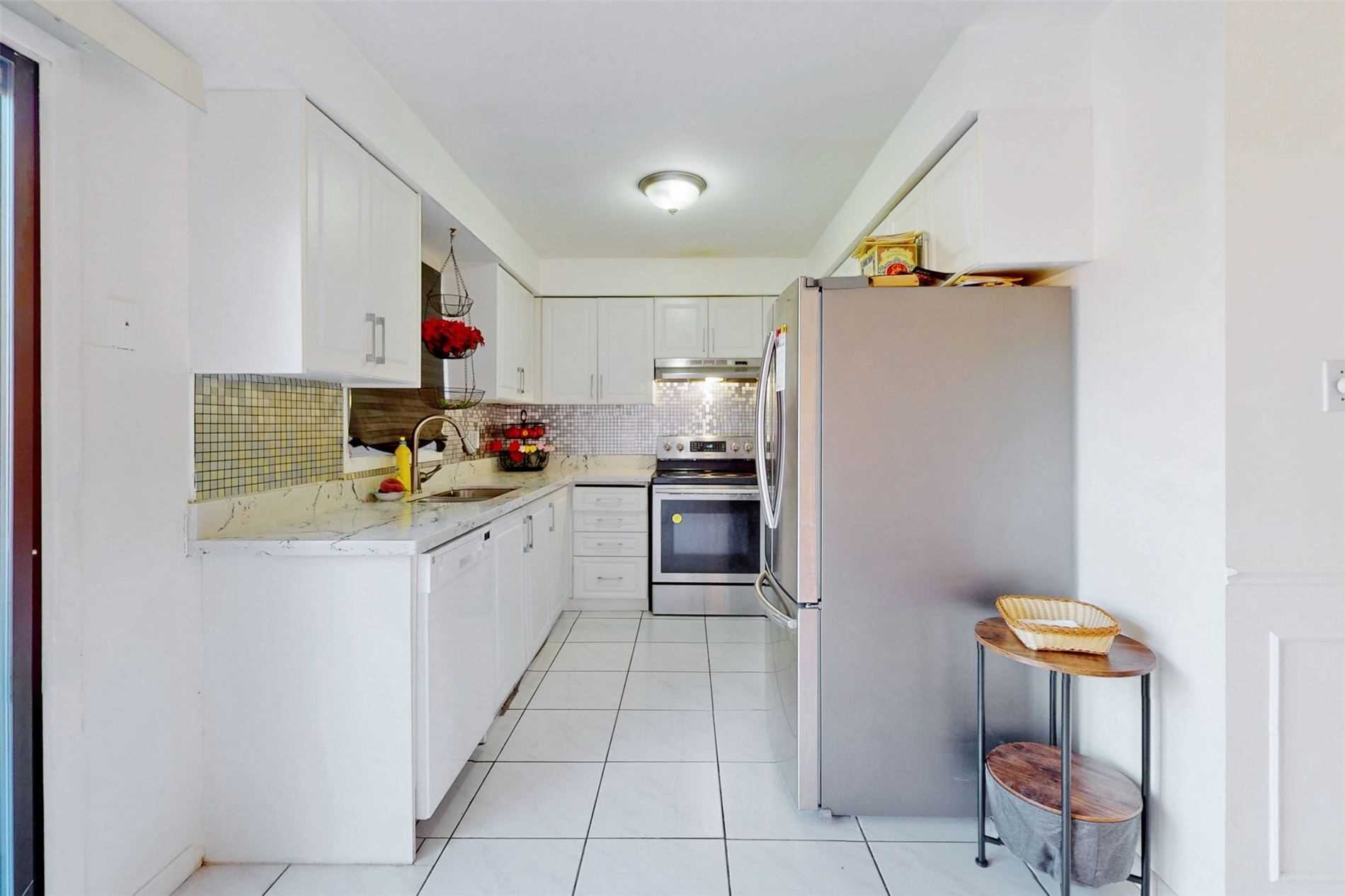 18 Charlton Cres