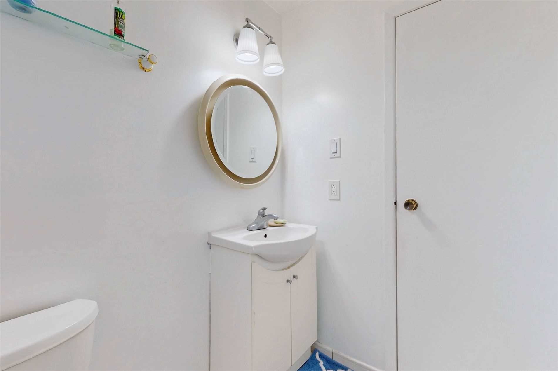 18 Charlton Cres