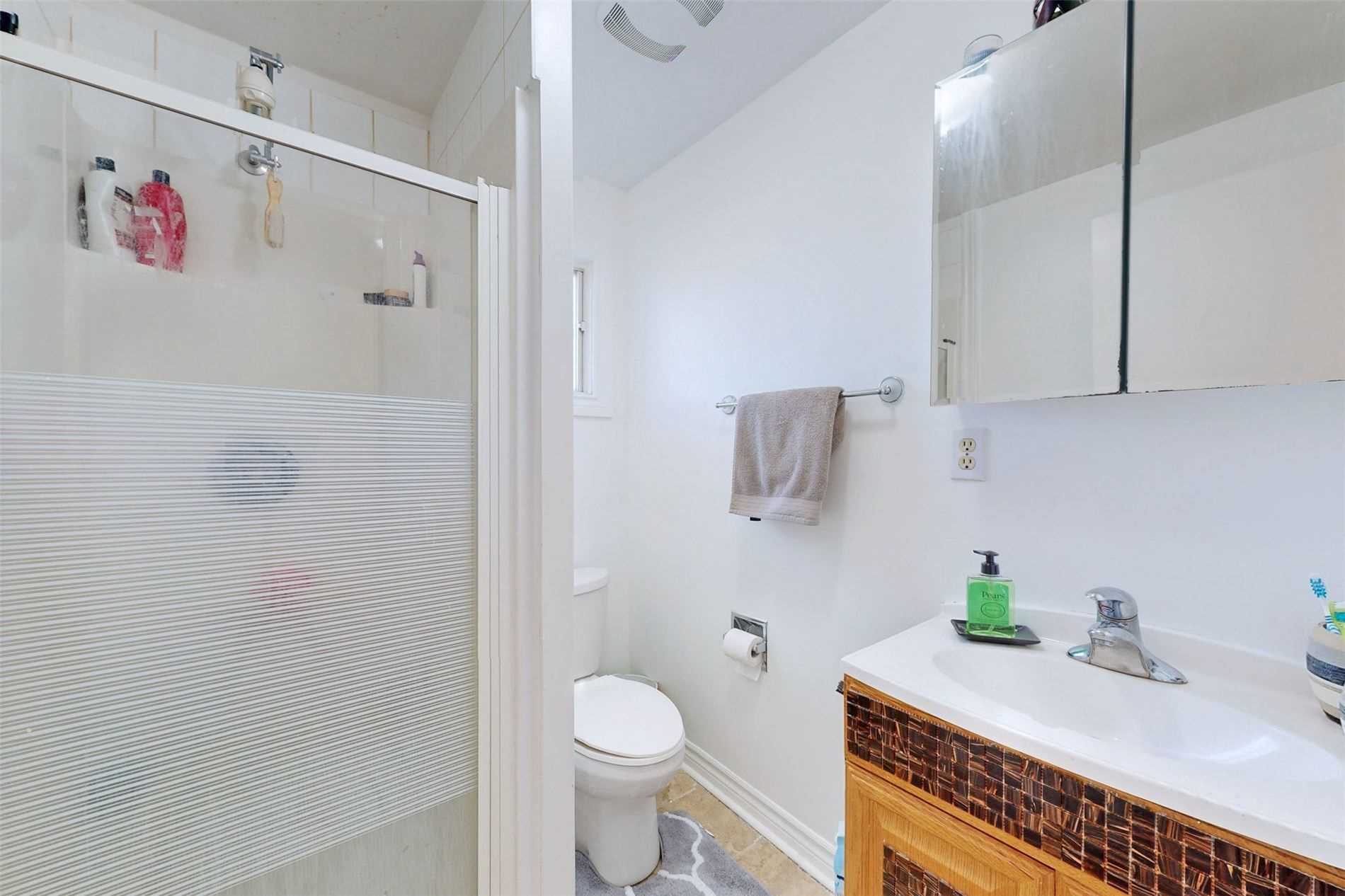 18 Charlton Cres