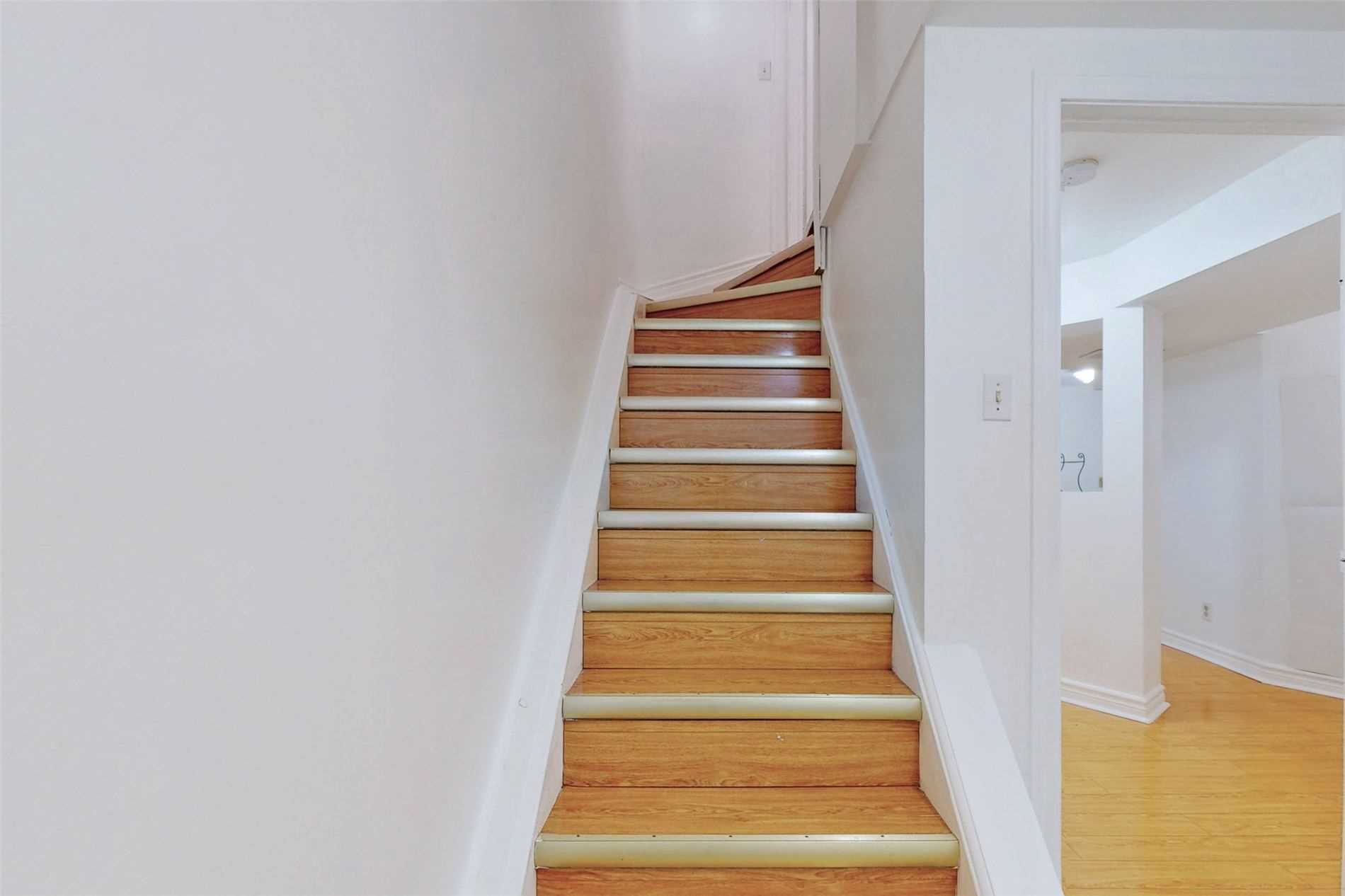 18 Charlton Cres