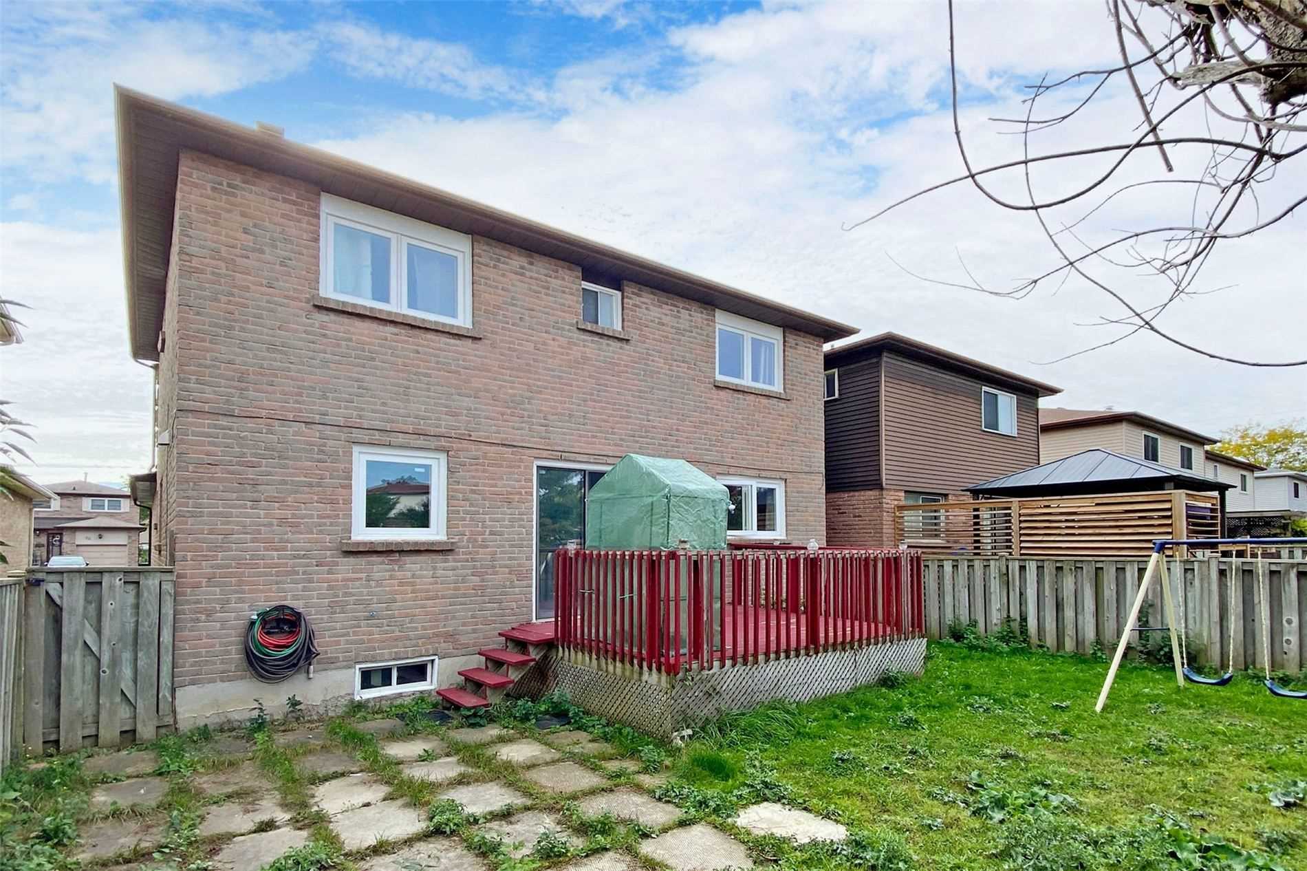 18 Charlton Cres