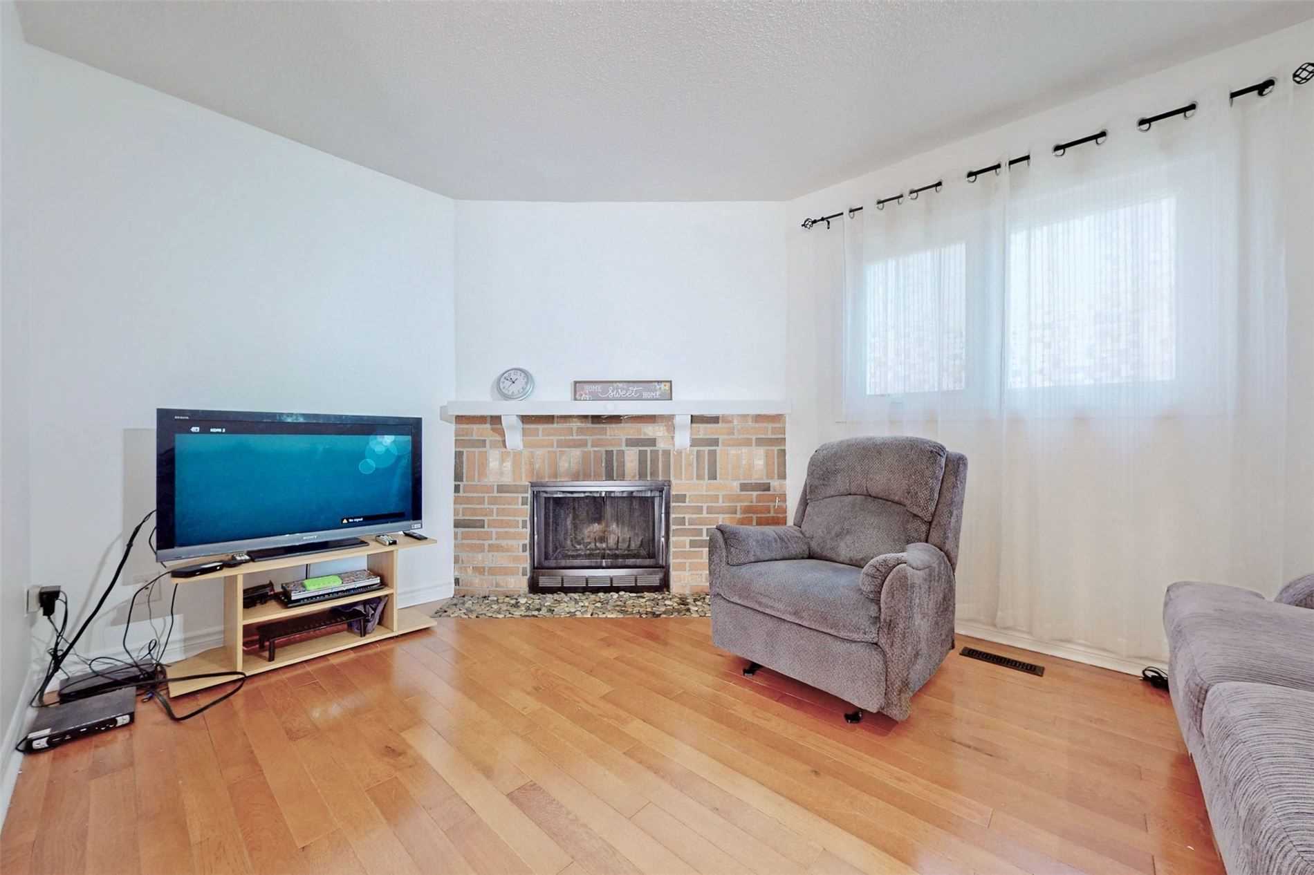 18 Charlton Cres