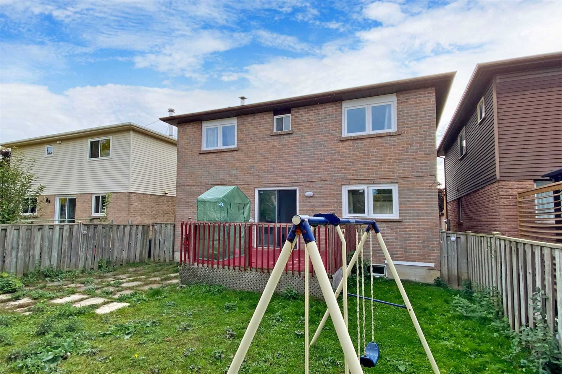 18 Charlton Cres