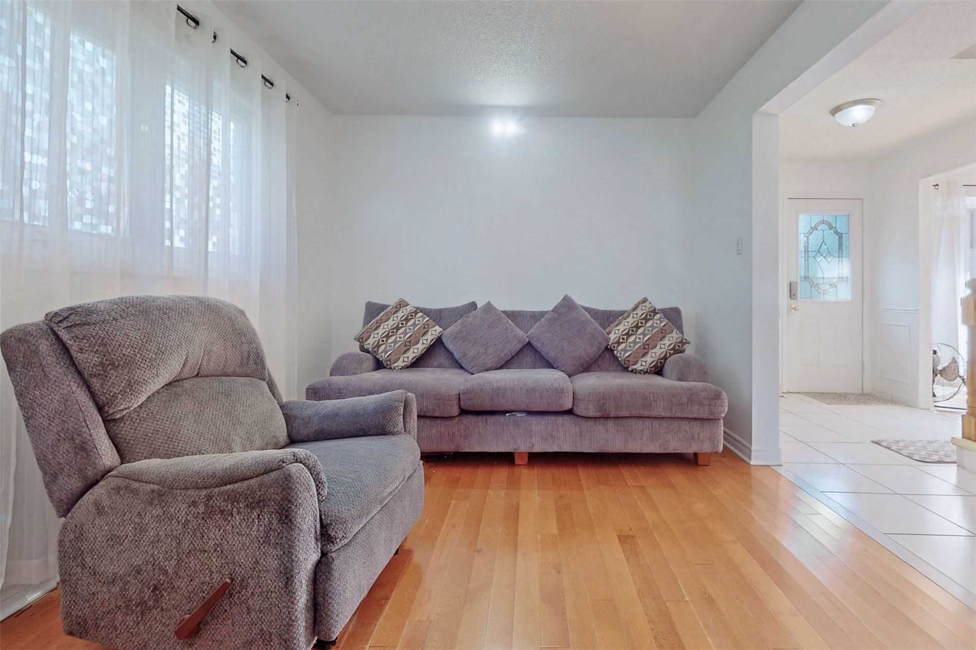 18 Charlton Cres