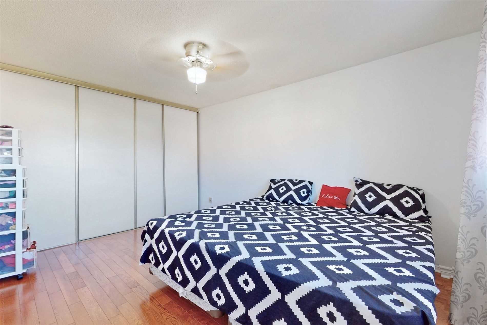 18 Charlton Cres