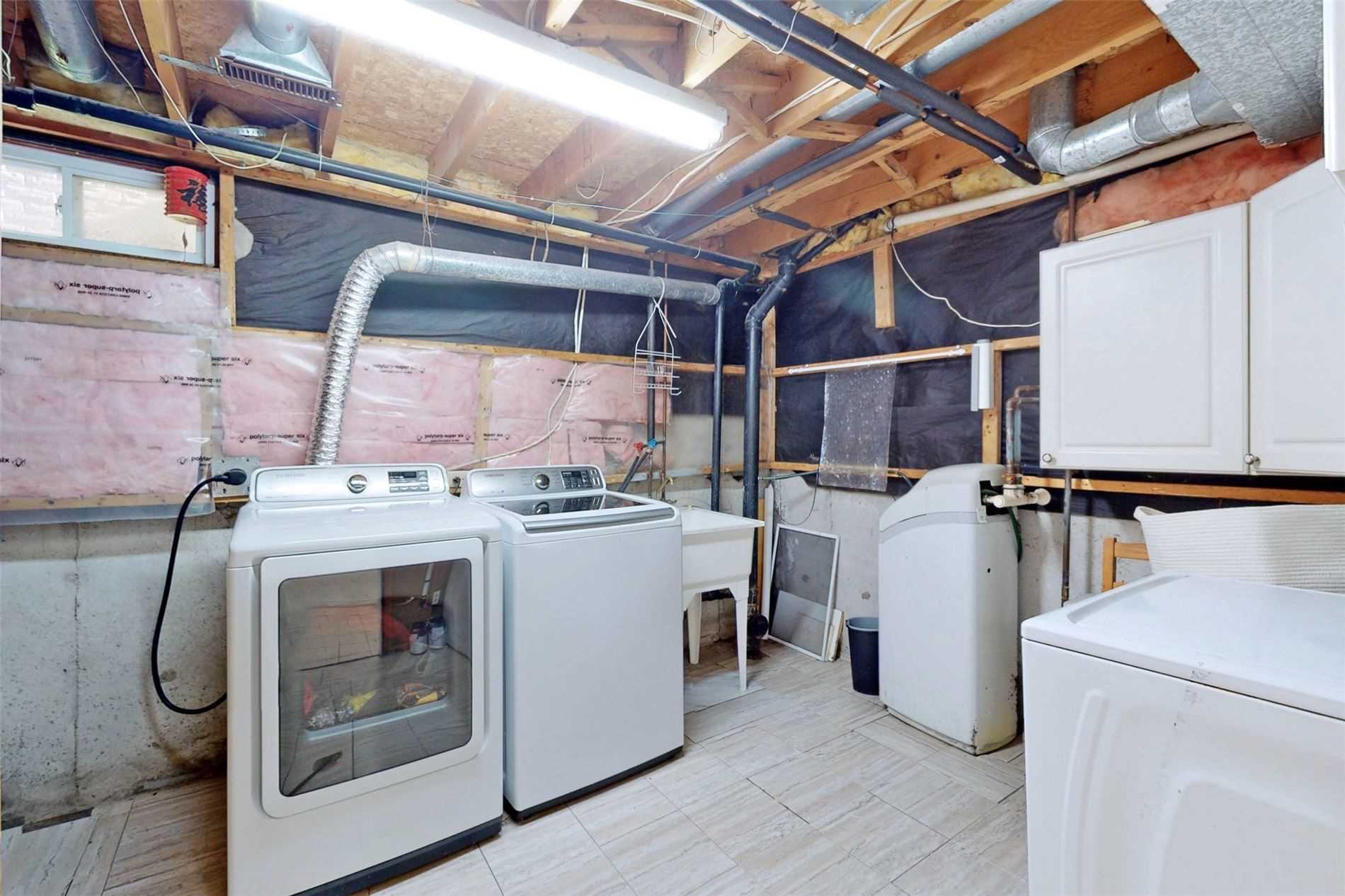 18 Charlton Cres