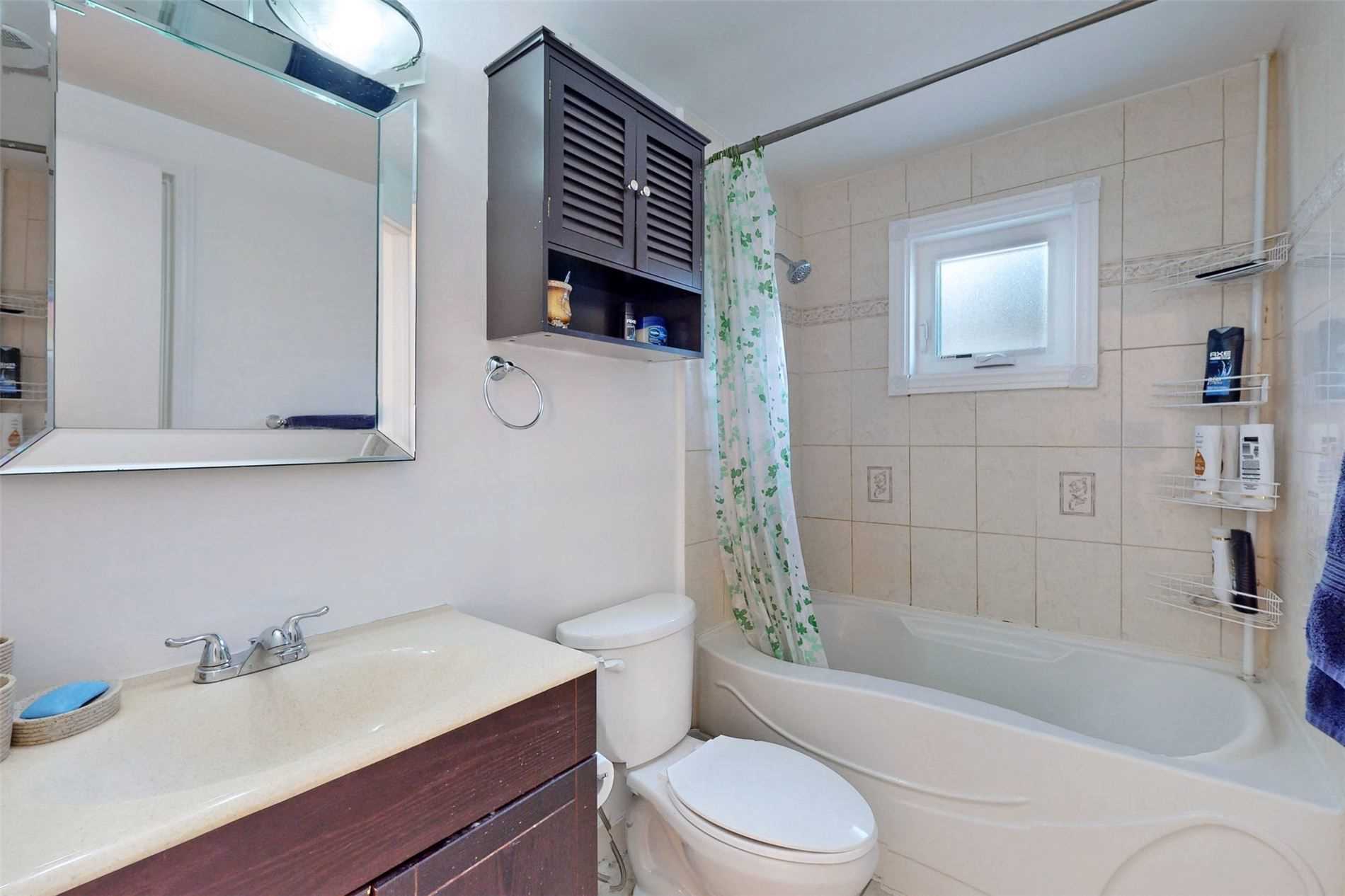 18 Charlton Cres