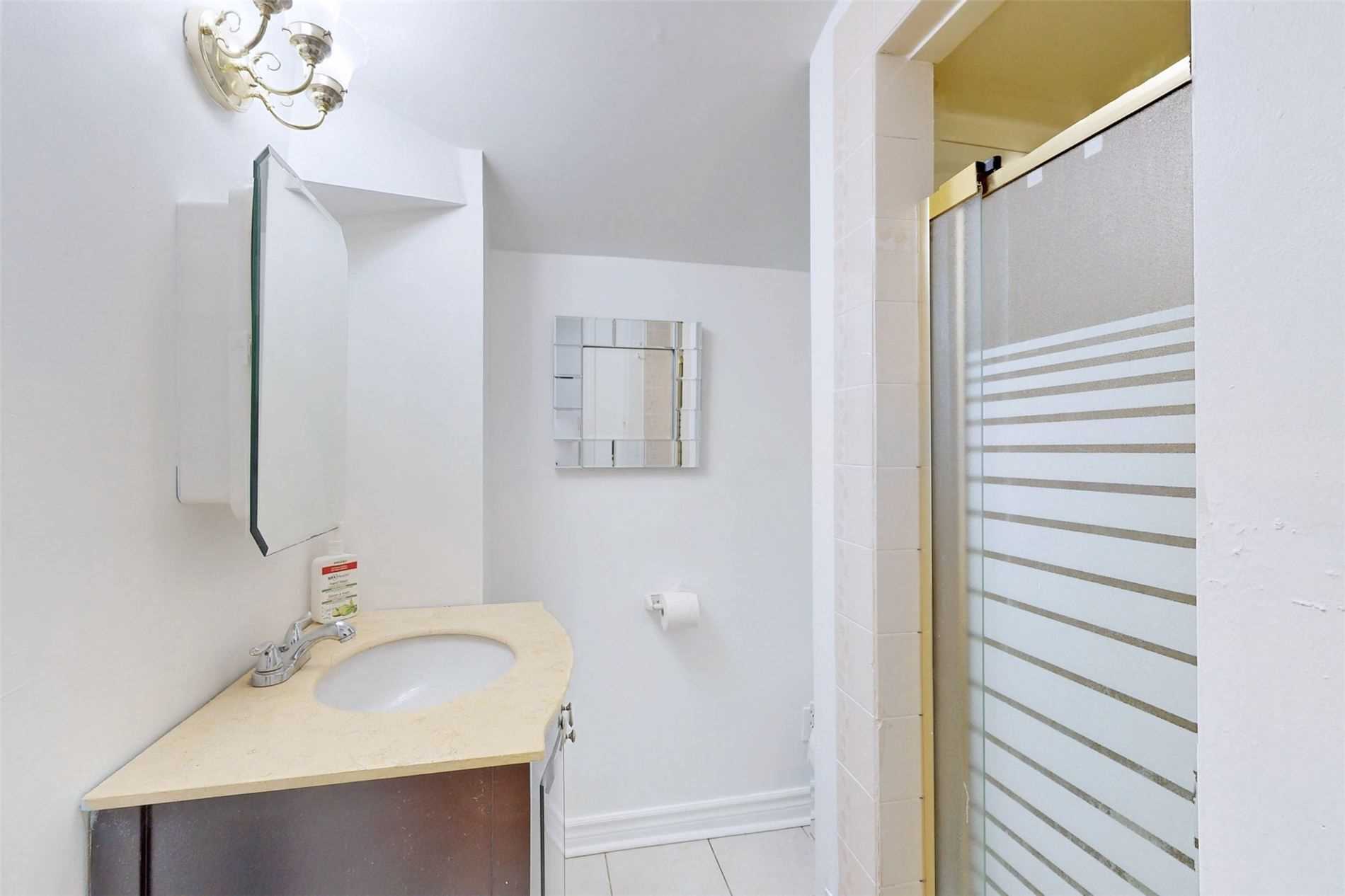 18 Charlton Cres