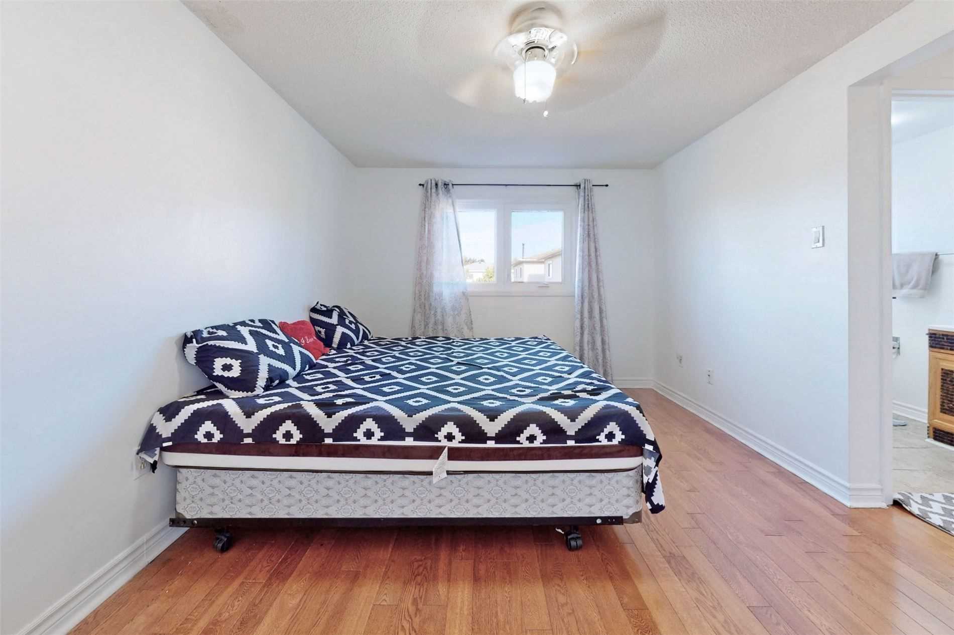18 Charlton Cres