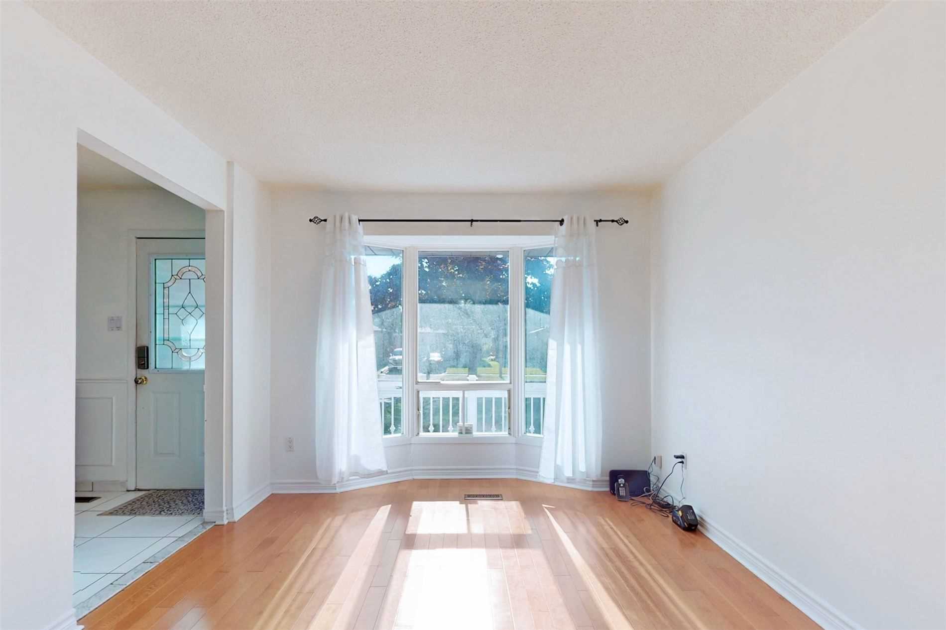 18 Charlton Cres