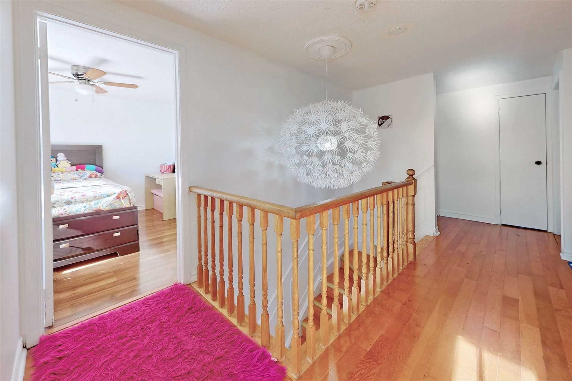 18 Charlton Cres