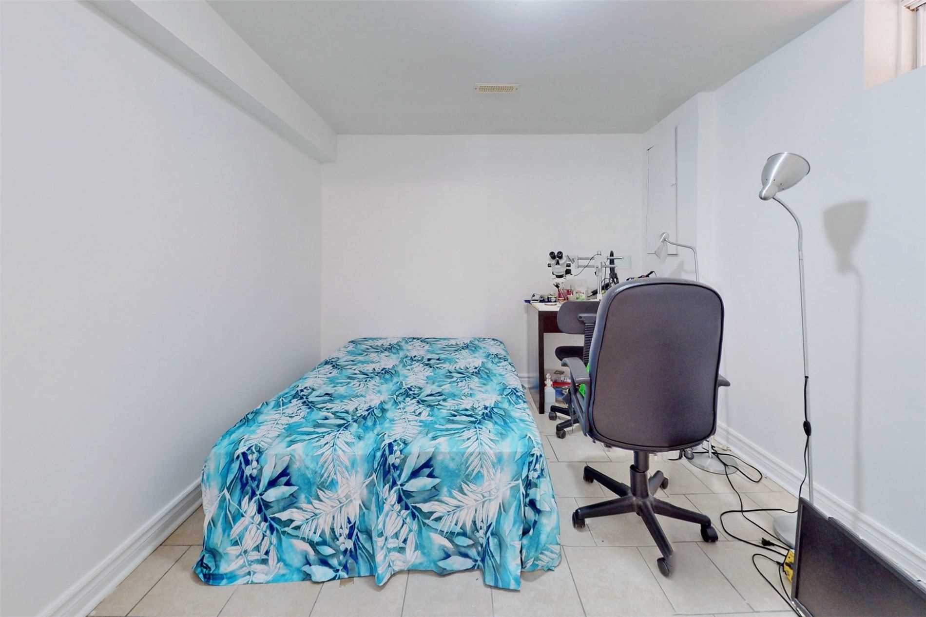18 Charlton Cres