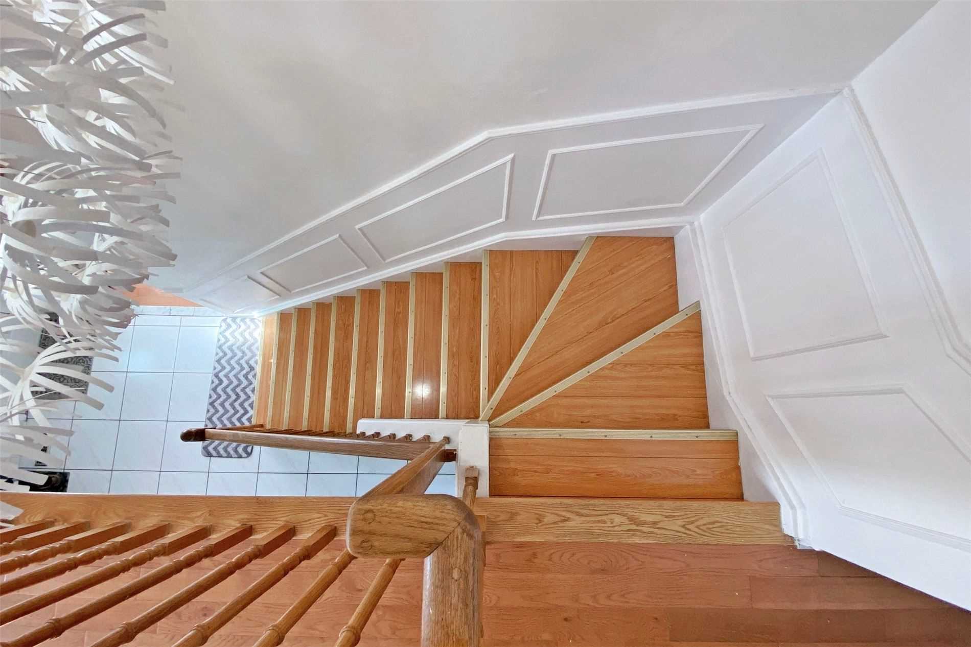 18 Charlton Cres