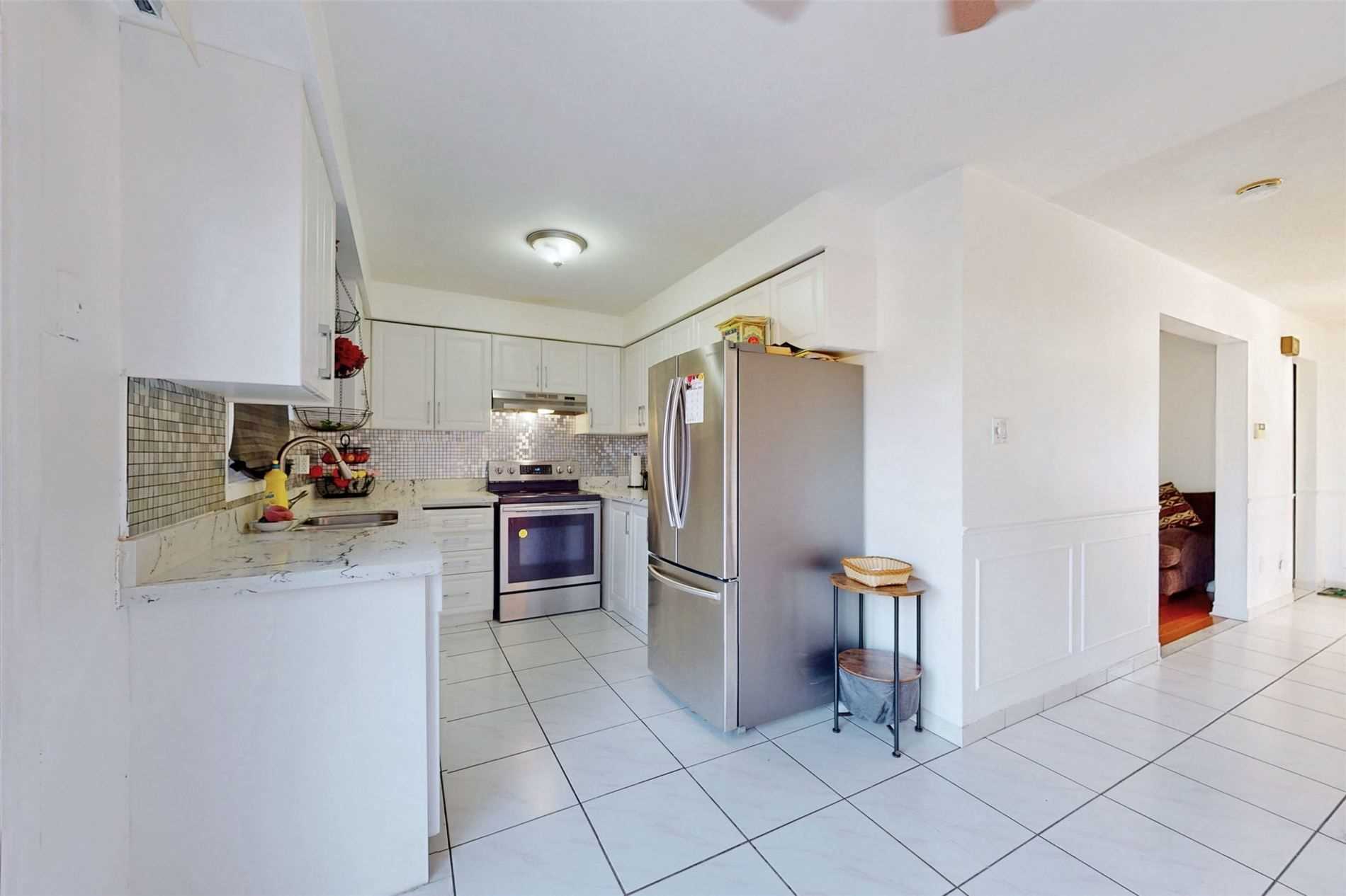 18 Charlton Cres