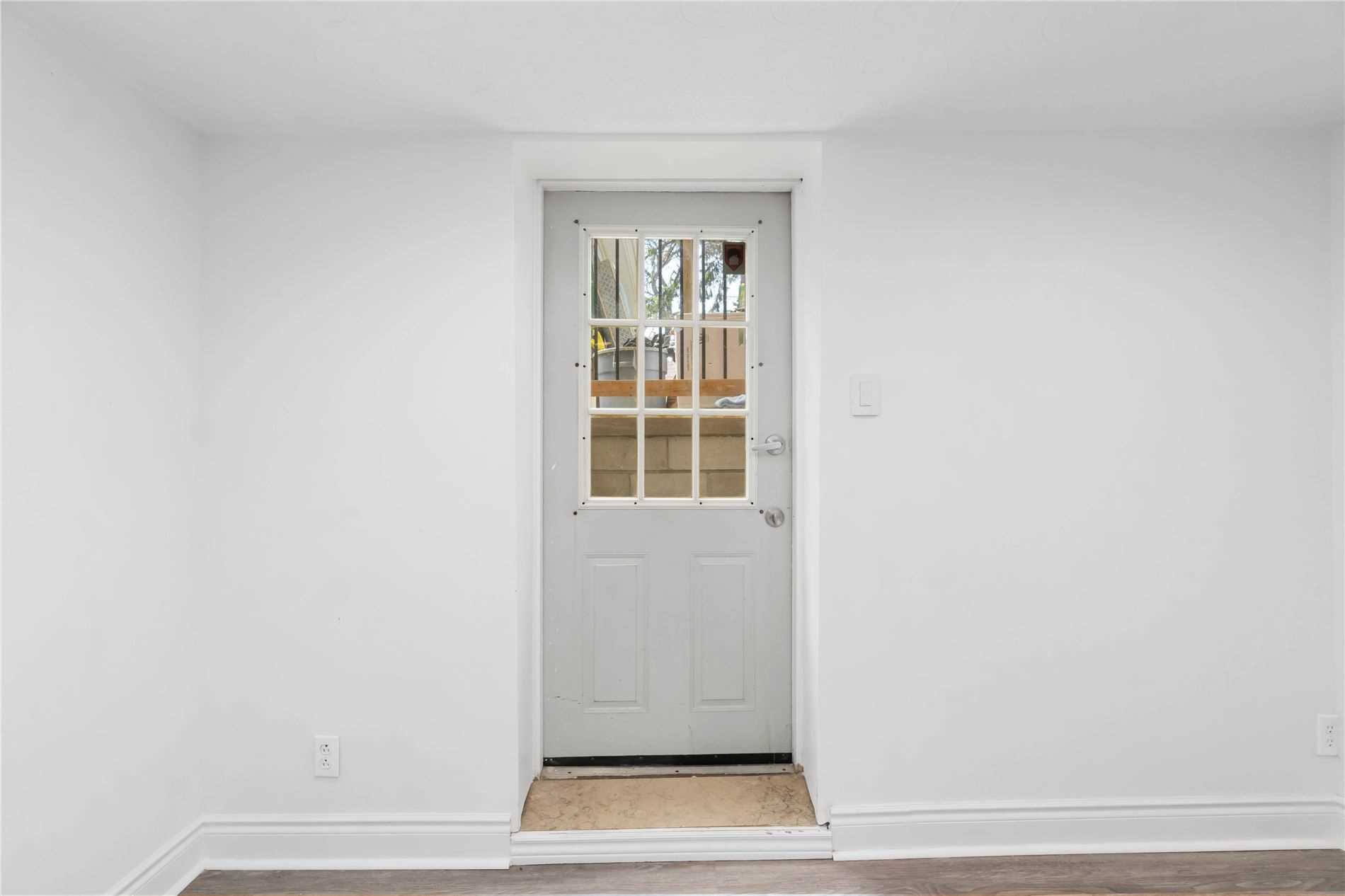10 Compton Drive, #Bsmt
