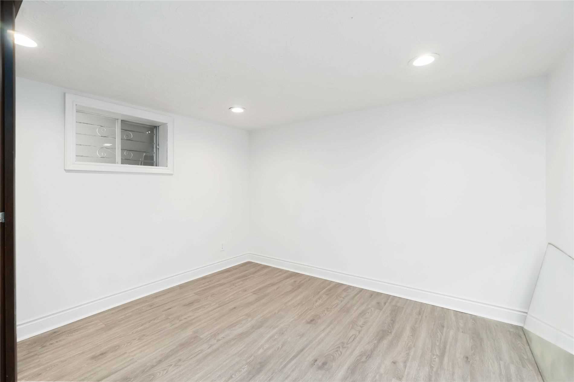 10 Compton Drive, #Bsmt