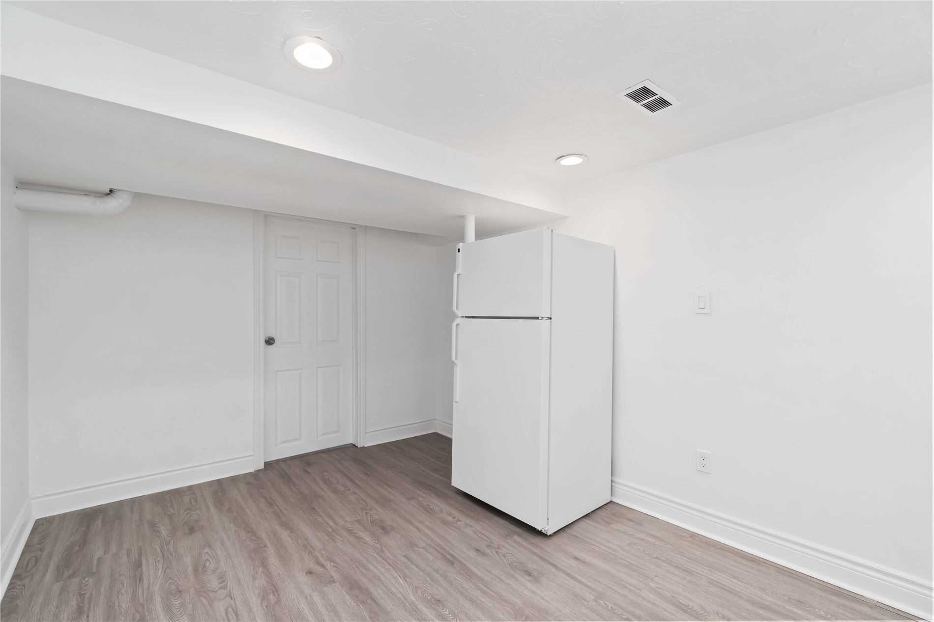 10 Compton Drive, #Bsmt