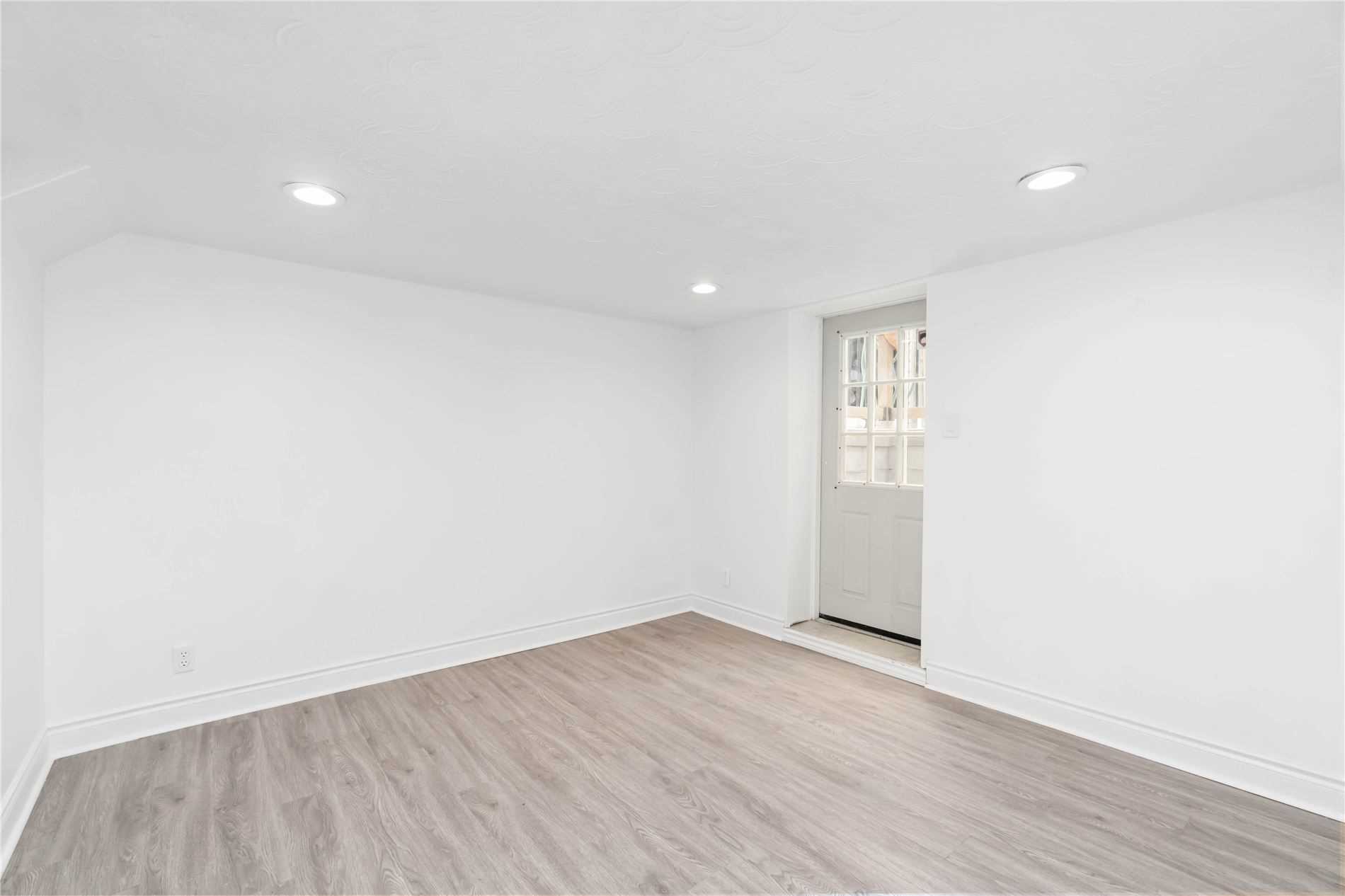 10 Compton Drive, #Bsmt
