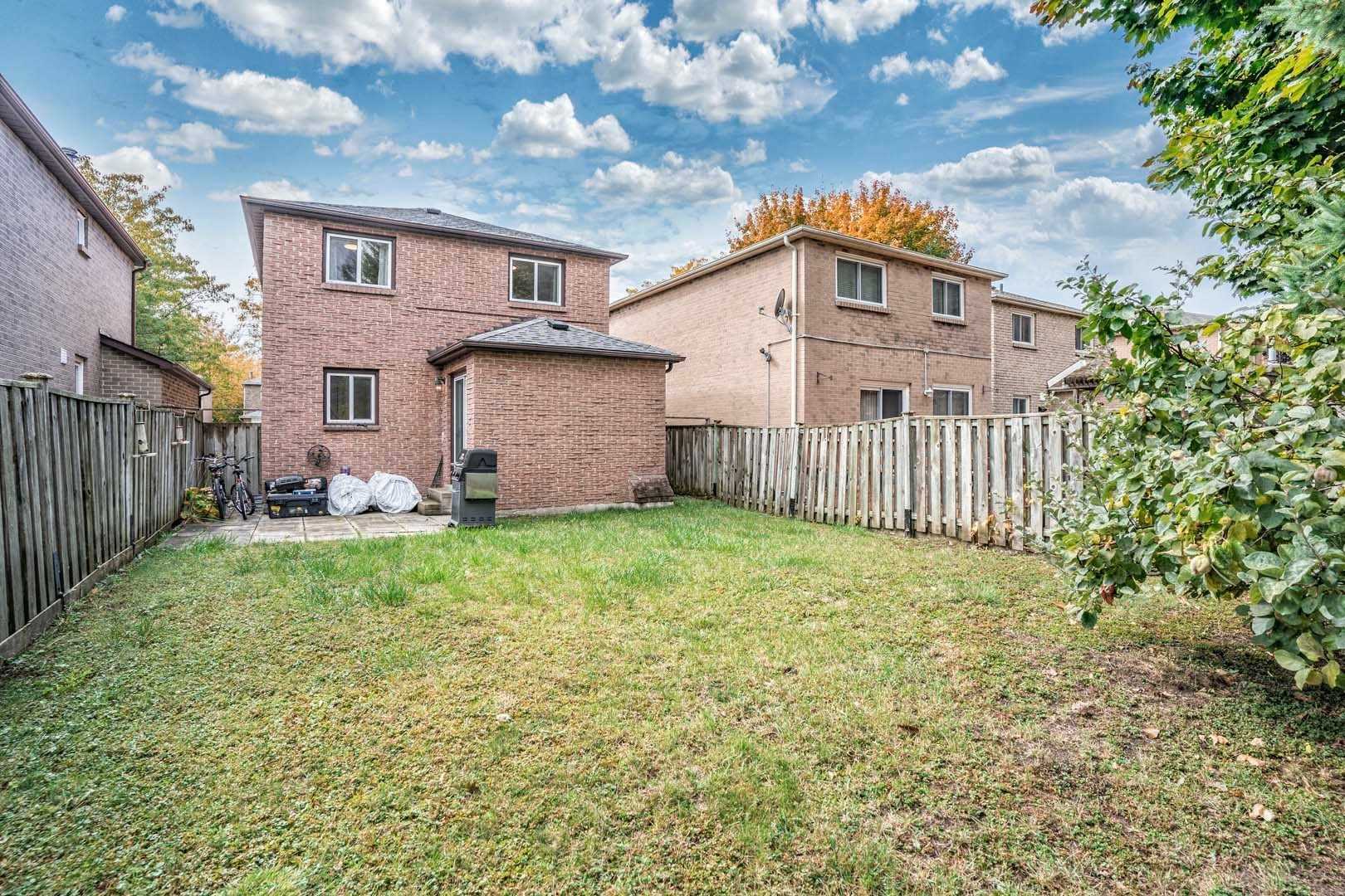 63 Barrett Cres