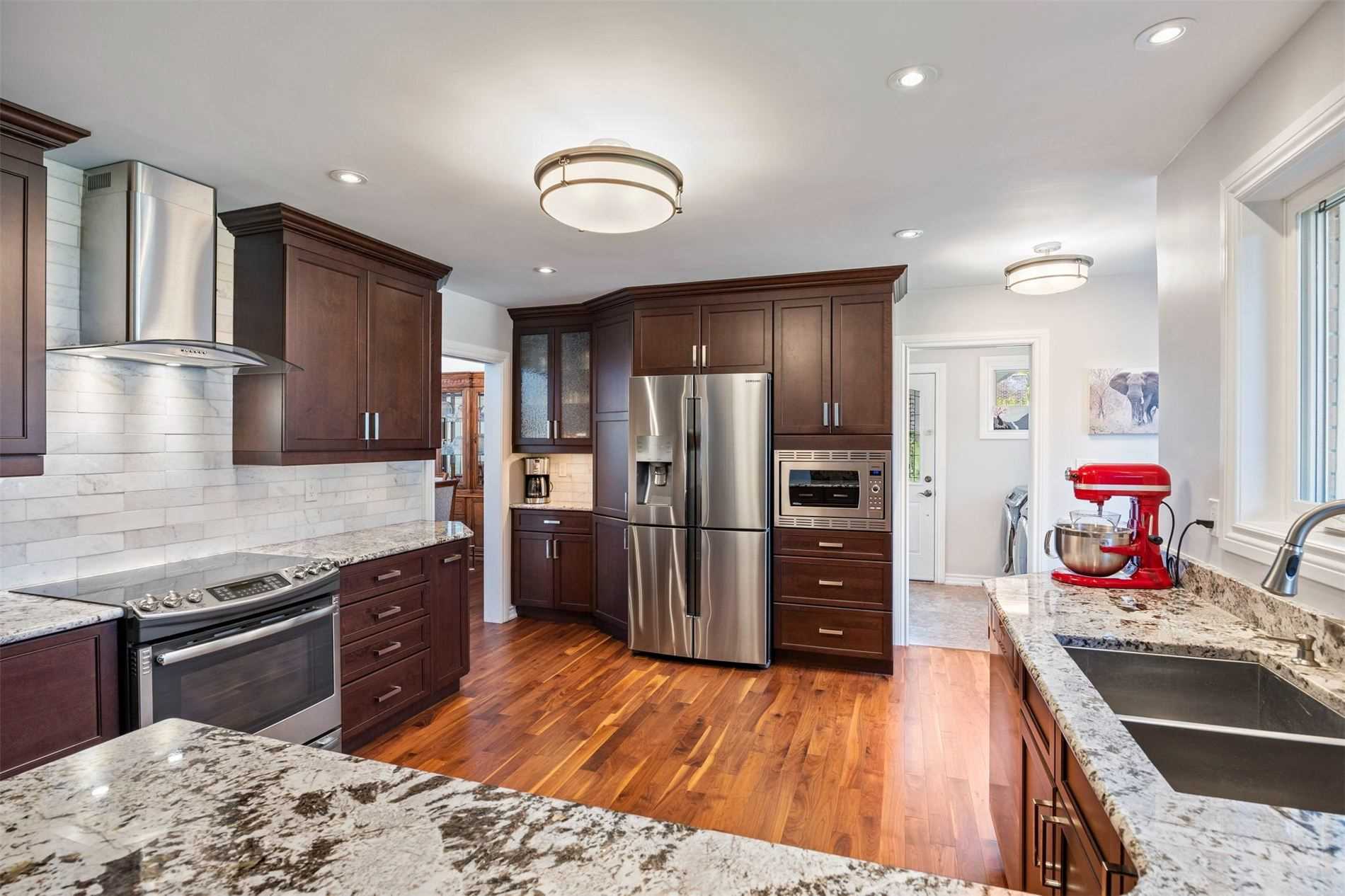 83 Sherwood Road E
