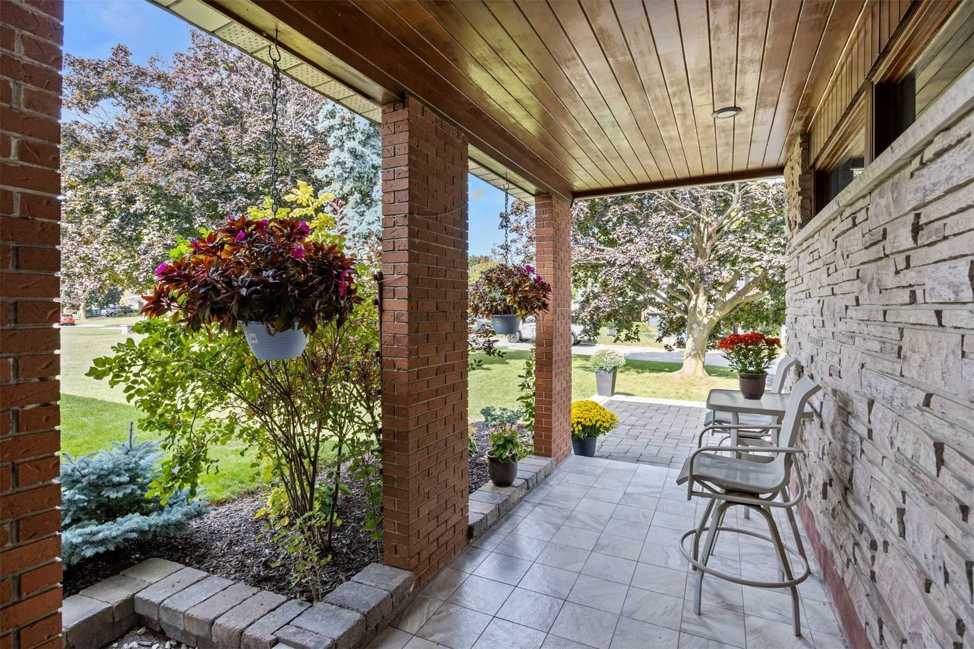 83 Sherwood Road E