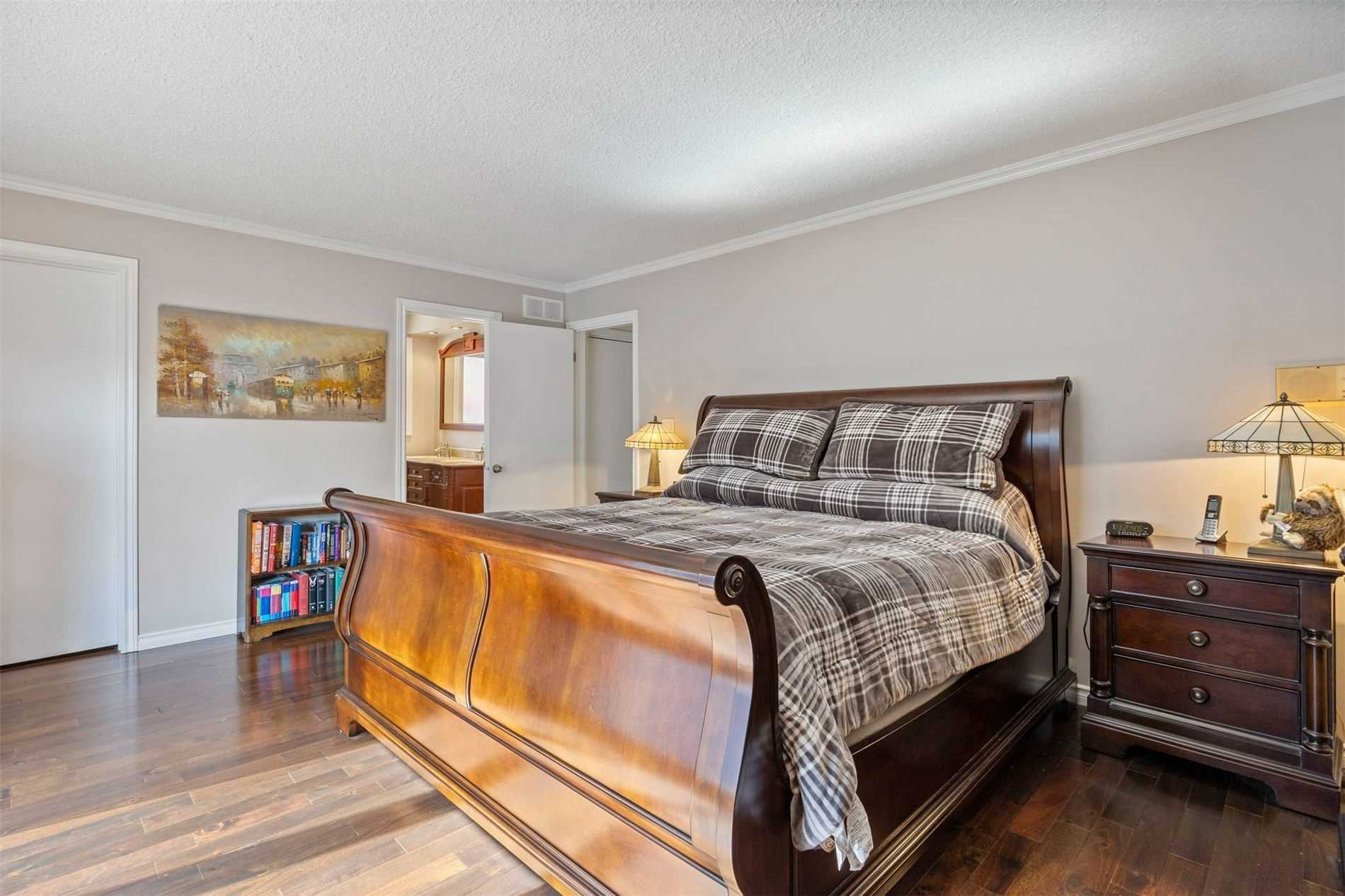 83 Sherwood Road E