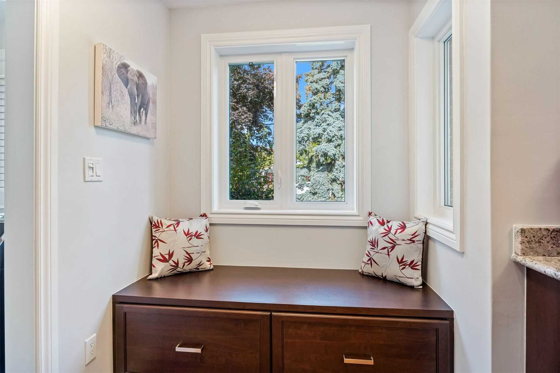 83 Sherwood Road E