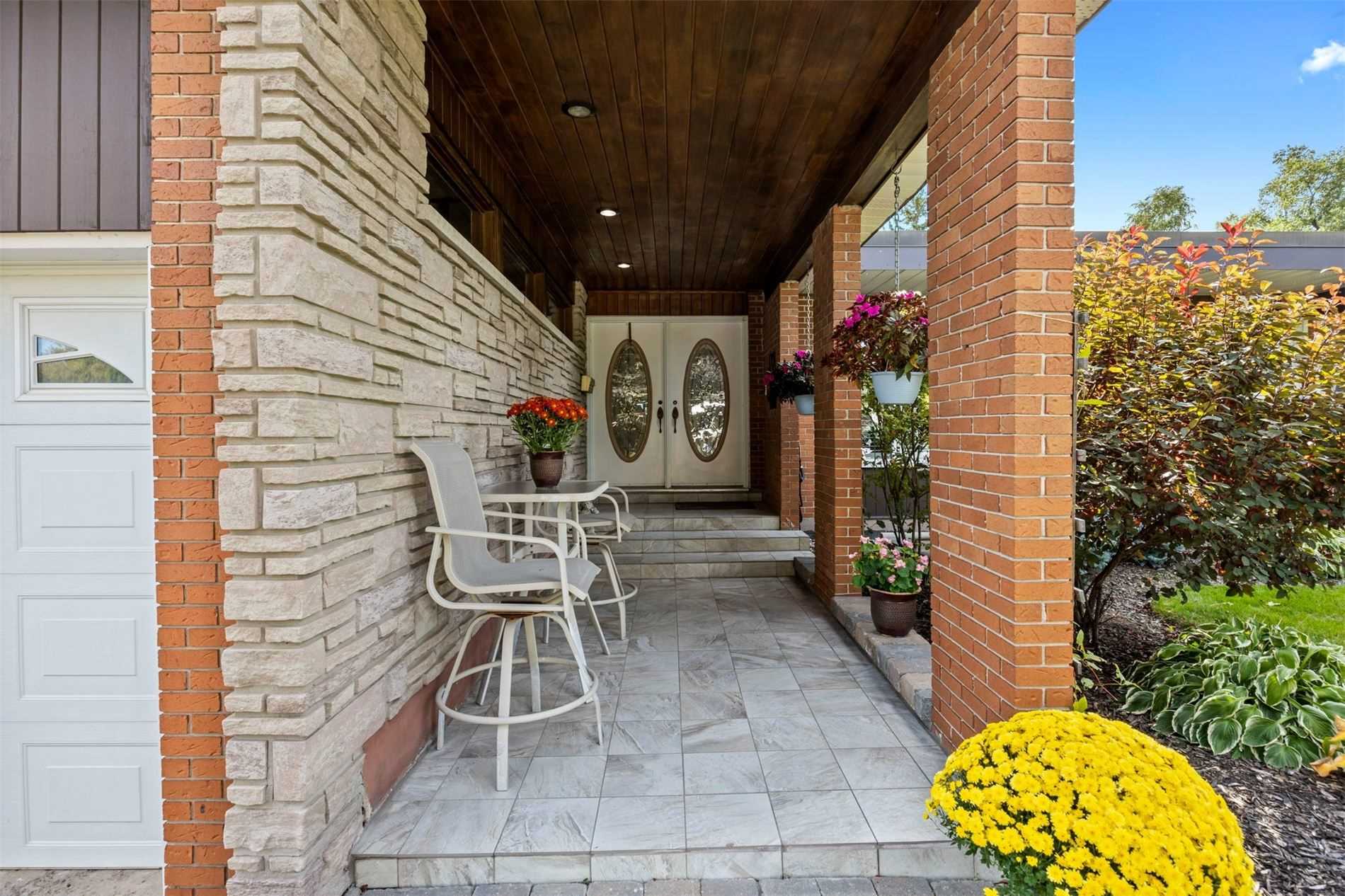83 Sherwood Road E