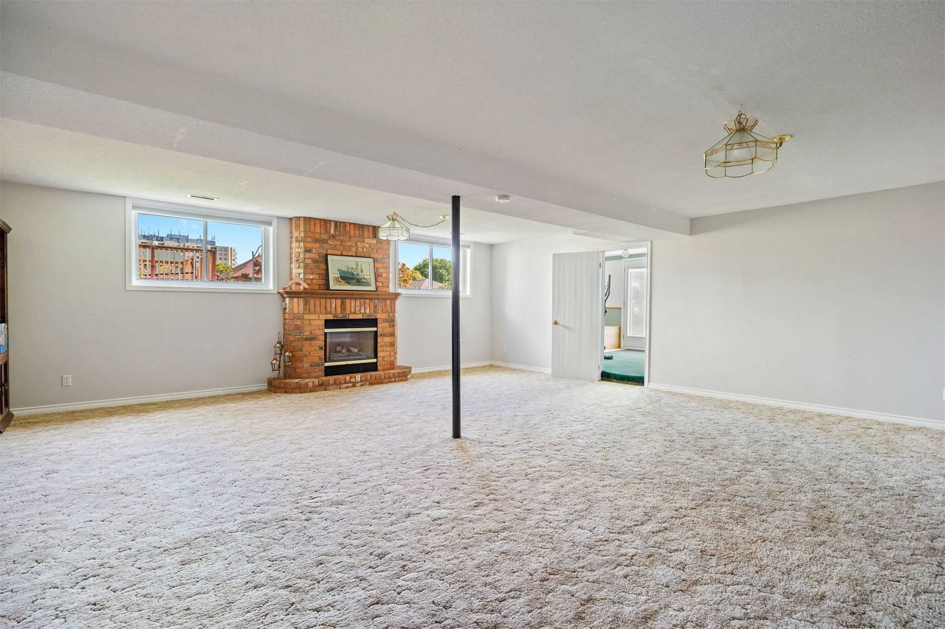 83 Sherwood Road E