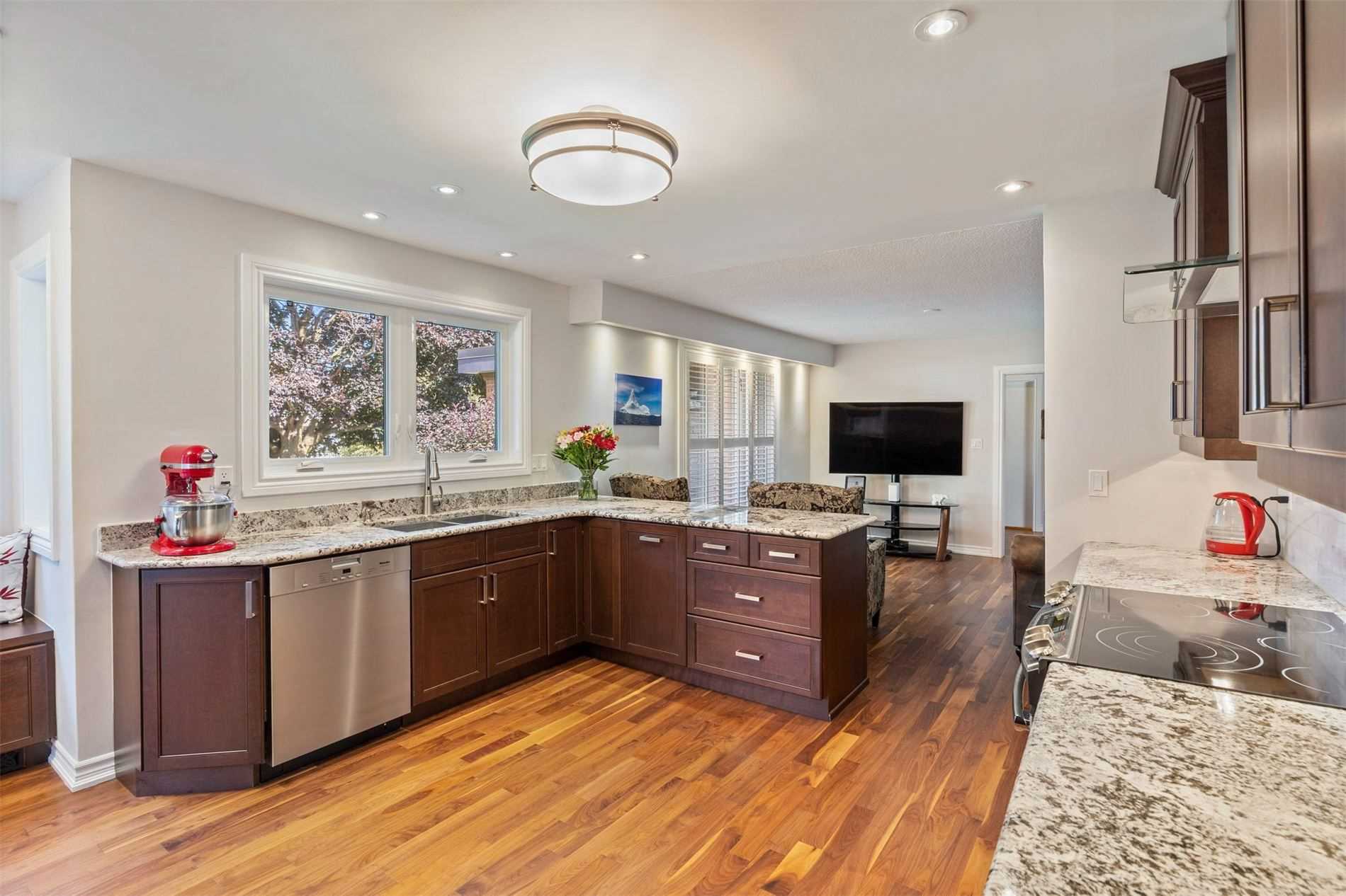 83 Sherwood Road E