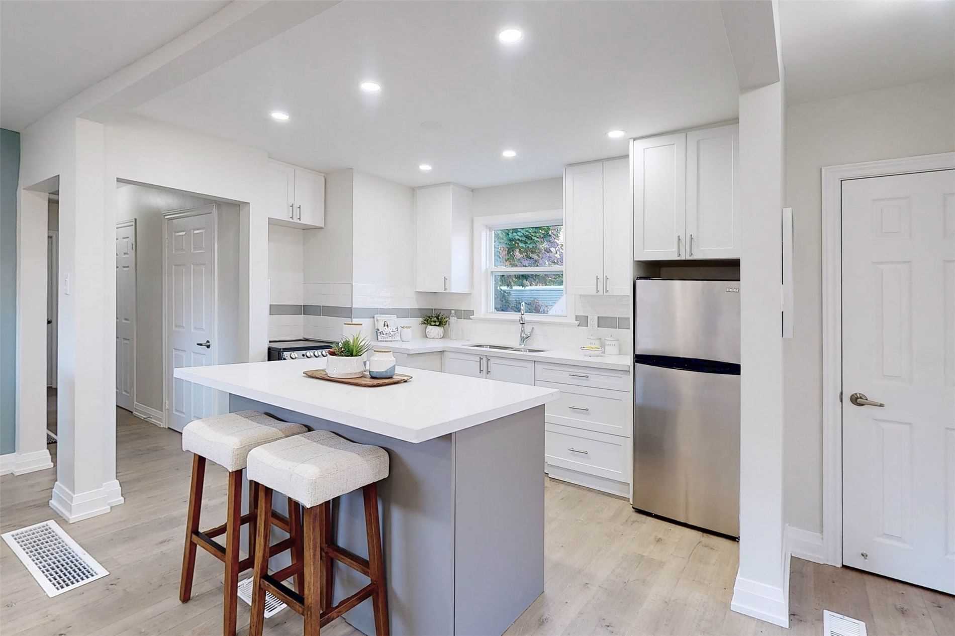 89 Darlingside Dr