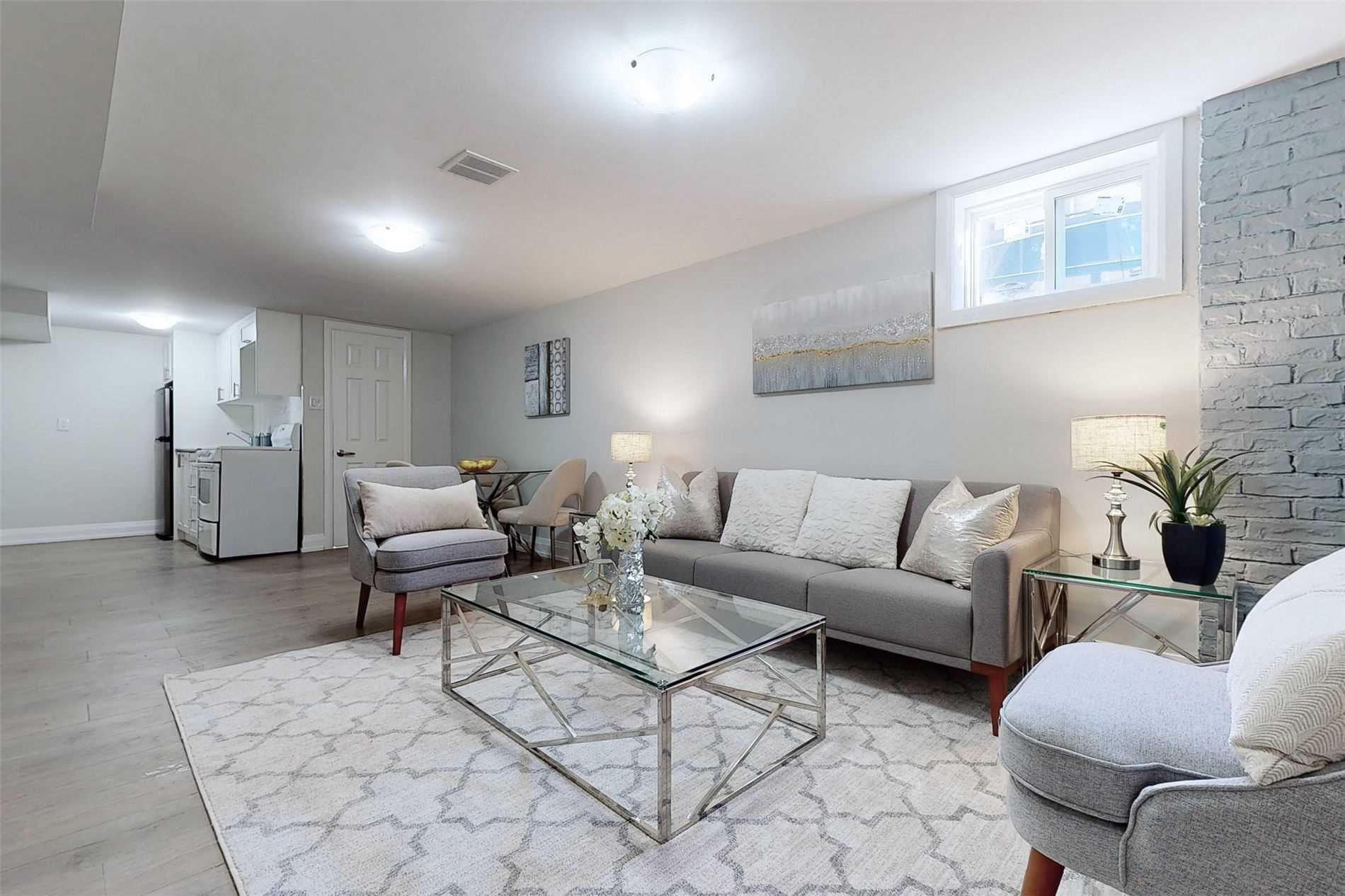89 Darlingside Dr