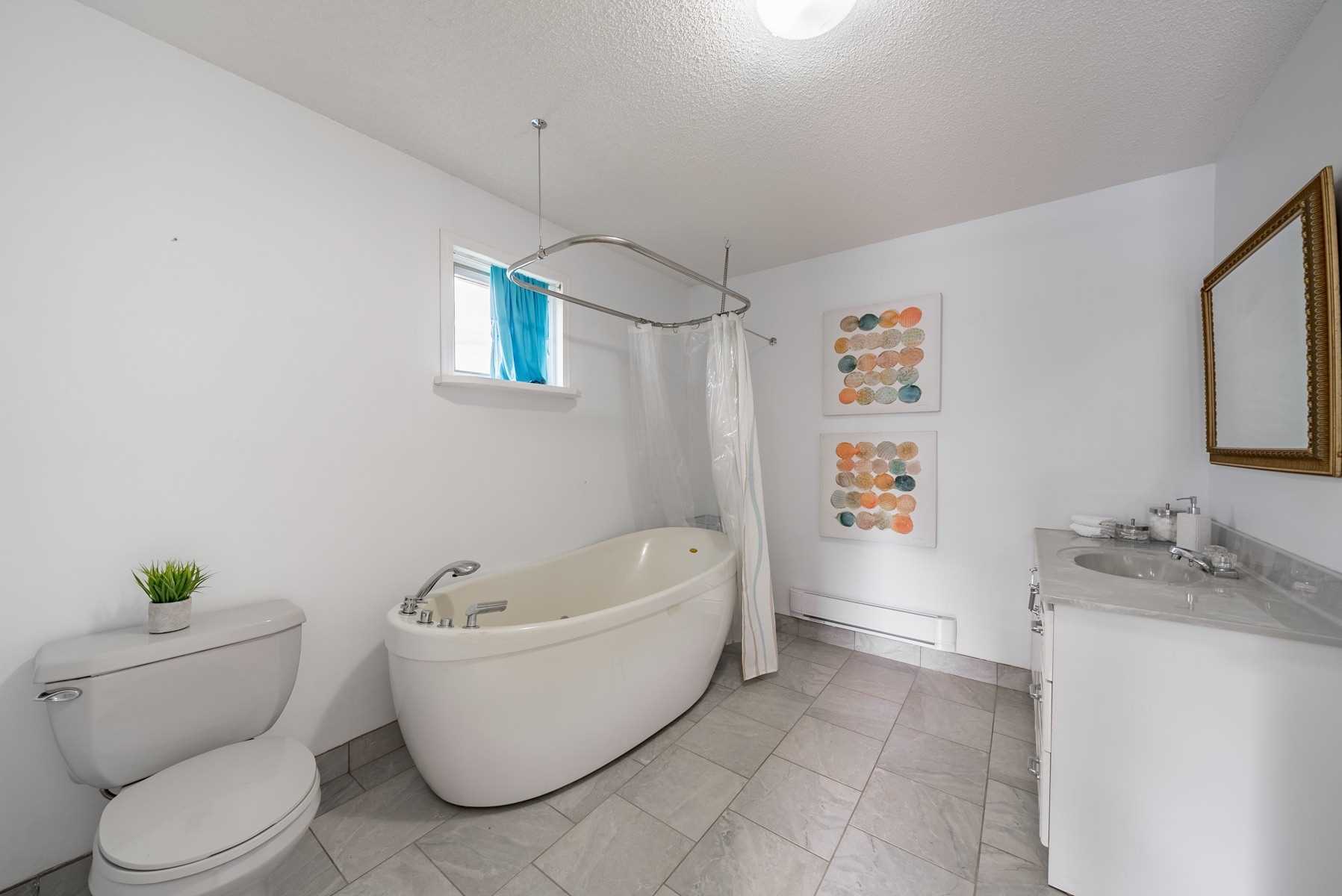 40 Scugog Point Cres