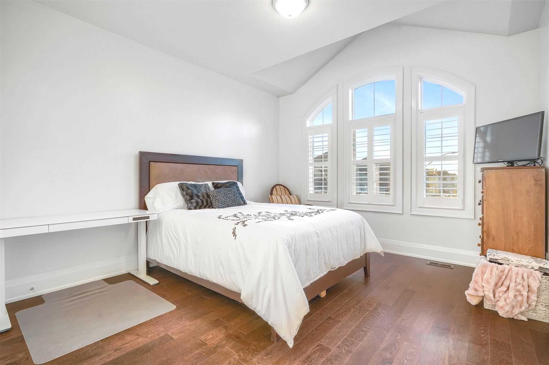 10 Donwoods Cres