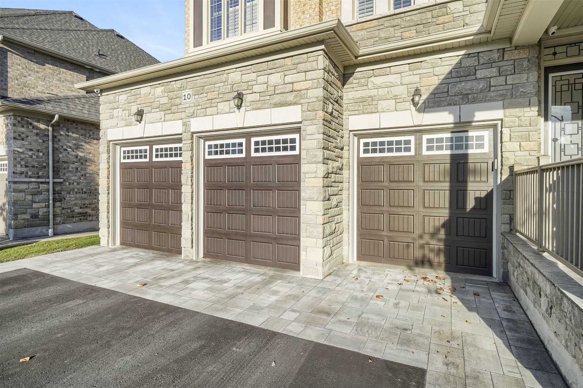 10 Donwoods Cres