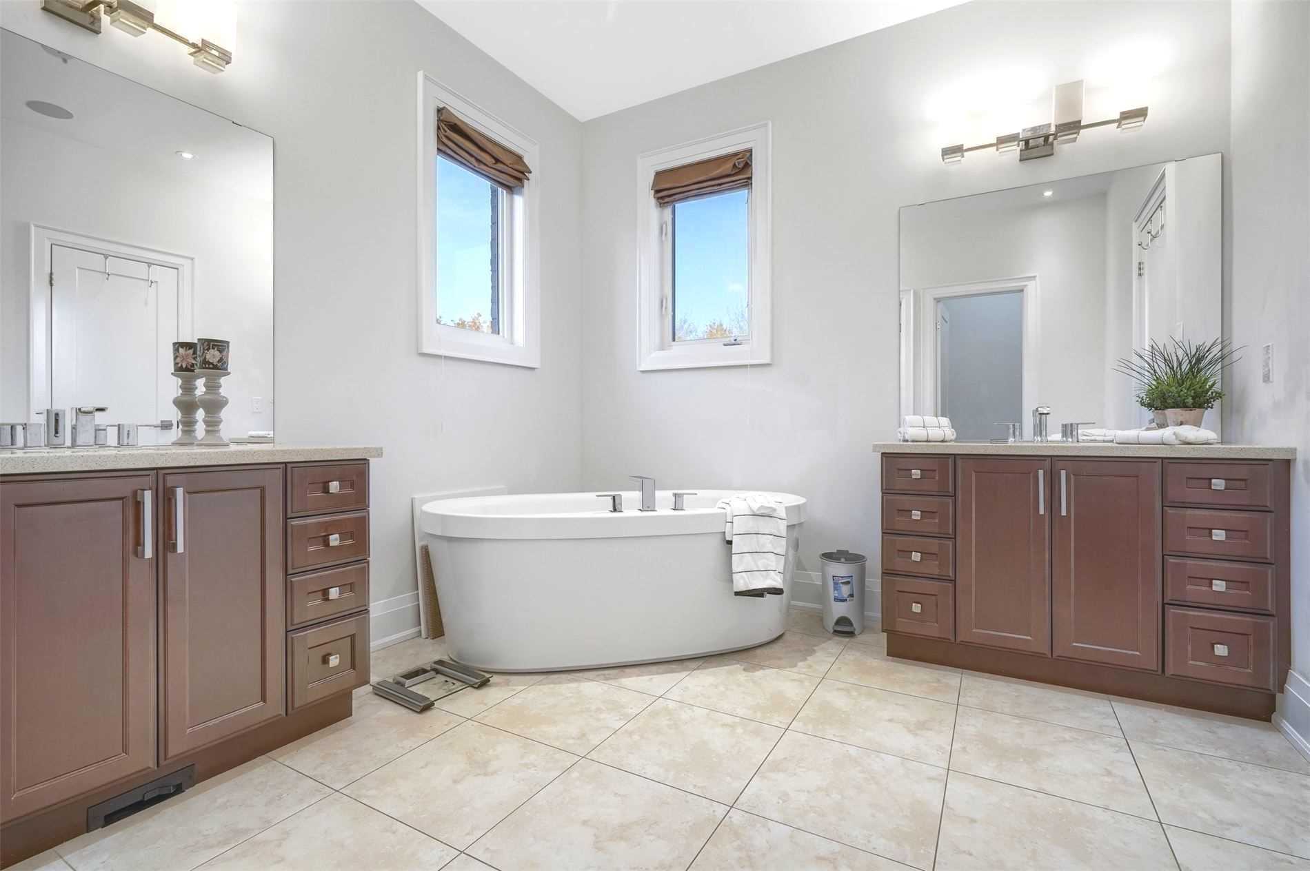 10 Donwoods Cres