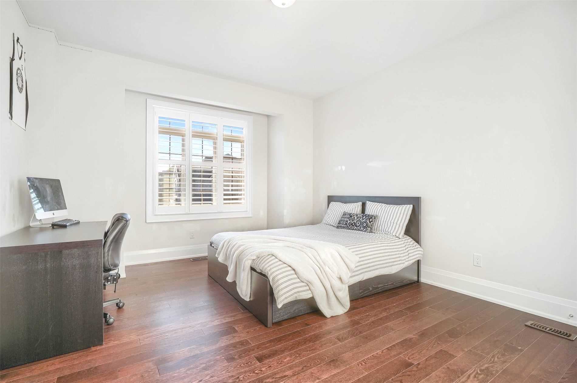 10 Donwoods Cres