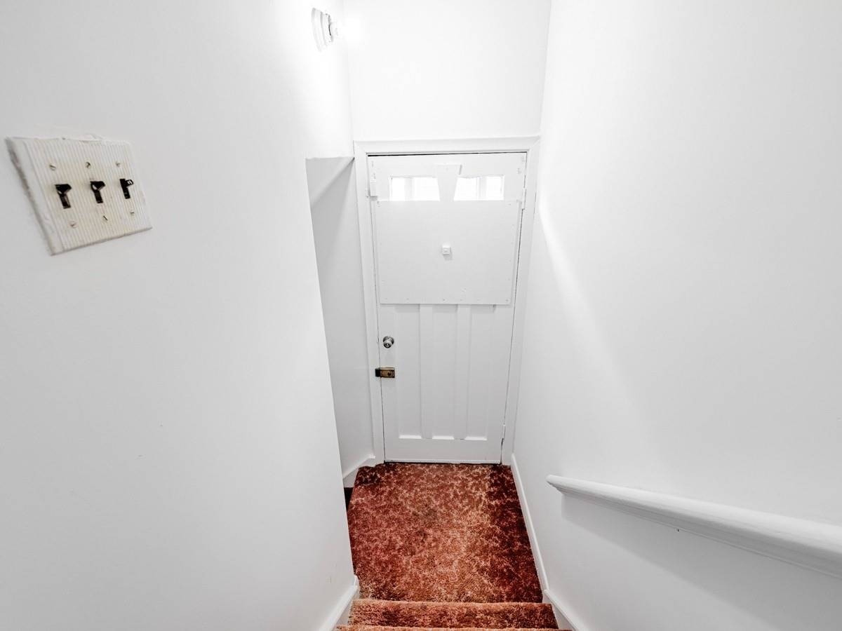 6 Larkhall Avenue