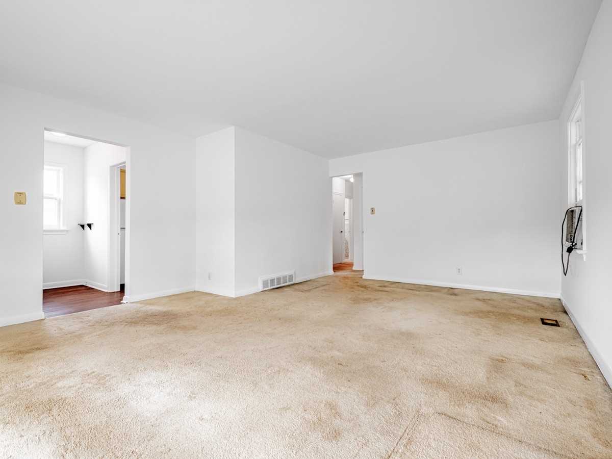 6 Larkhall Avenue
