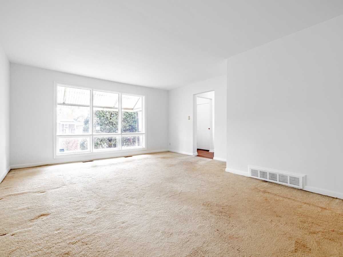 6 Larkhall Avenue