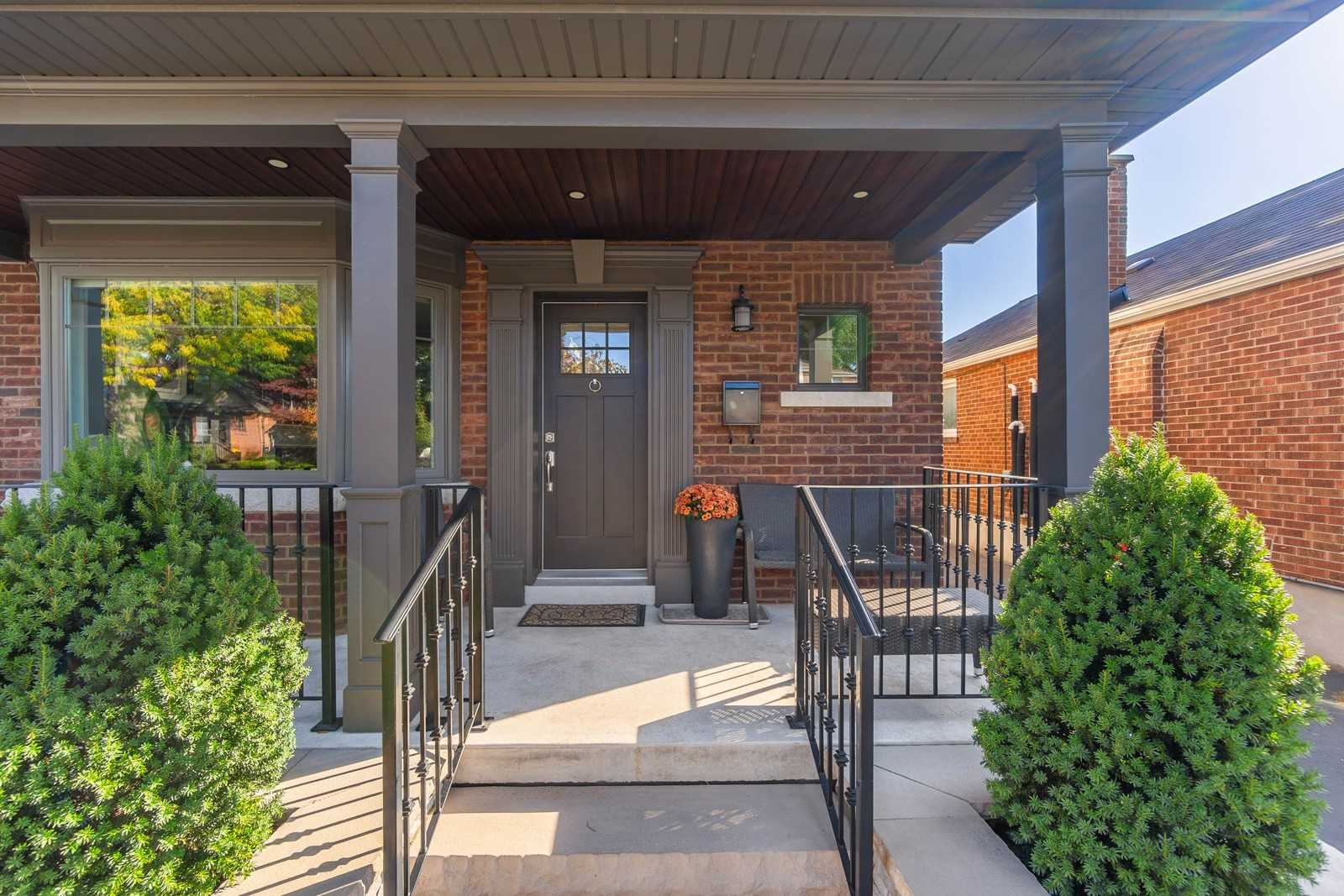 33 Norlong Boulevard