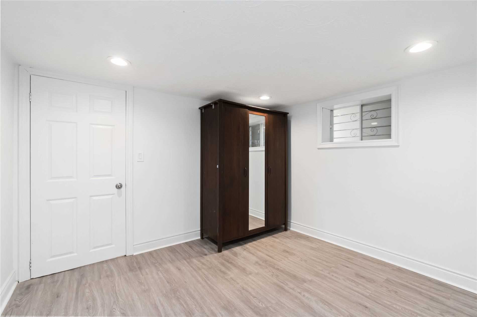 10 Compton Dr, #Bsmt