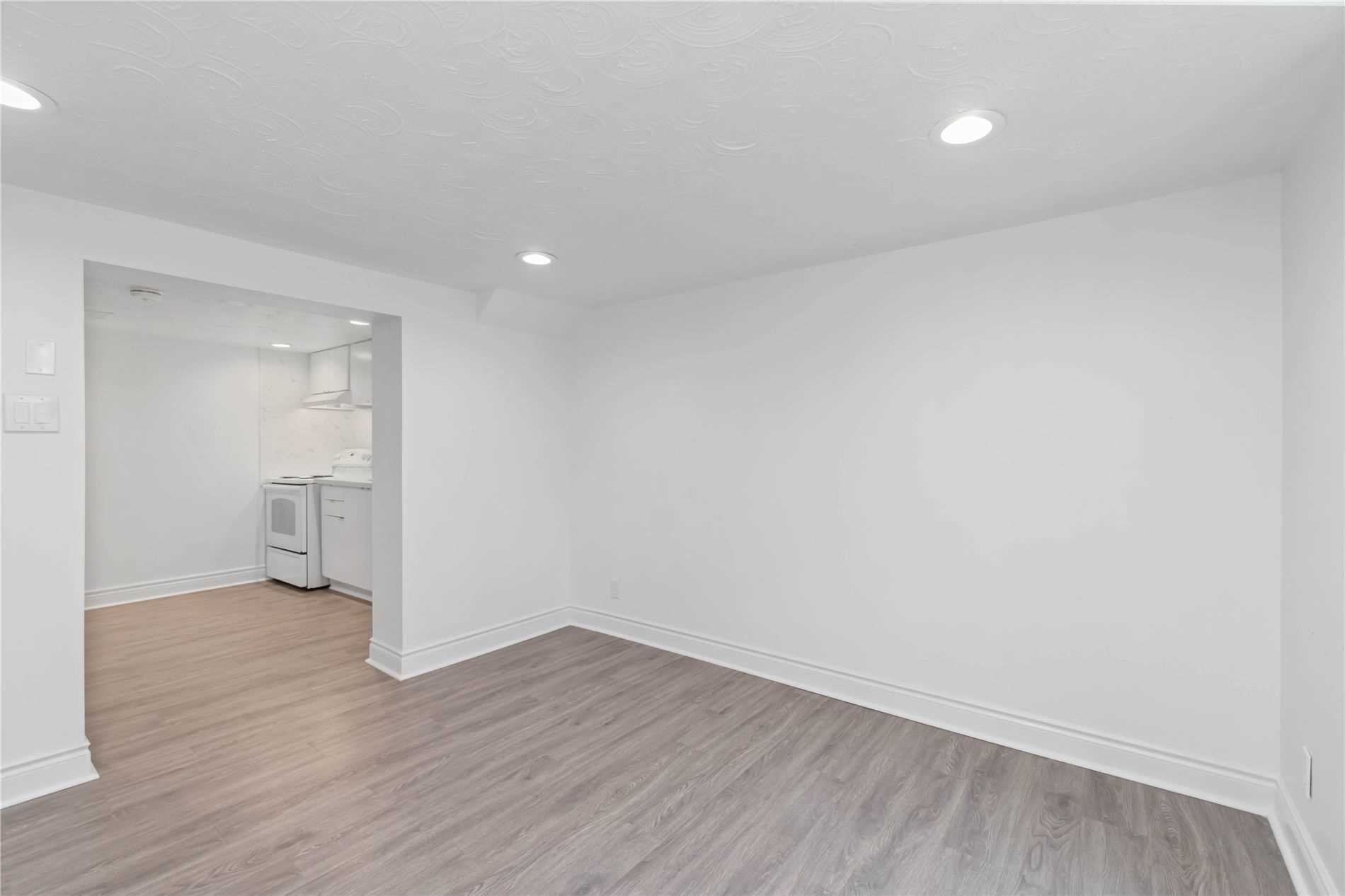 10 Compton Dr, #Bsmt