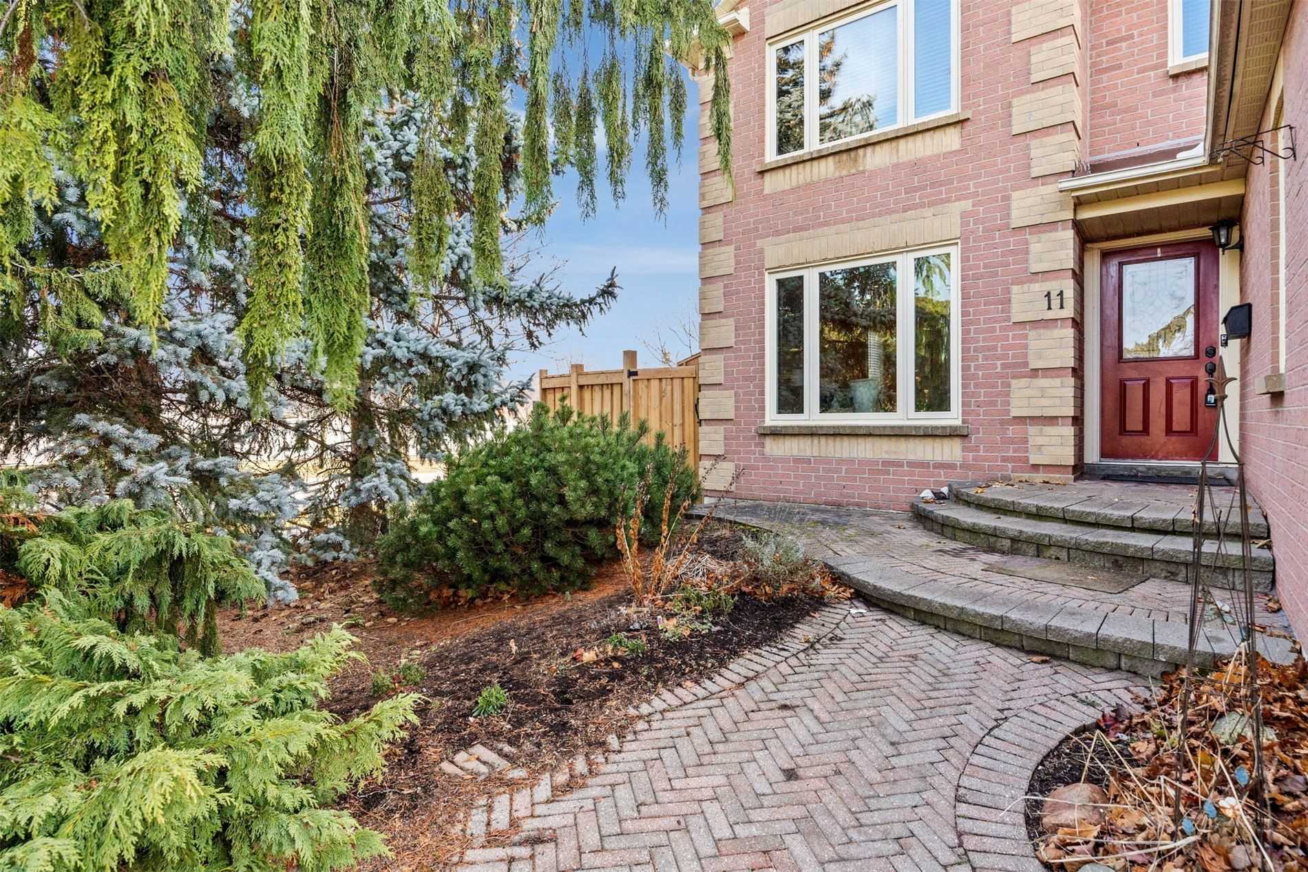 11 Yorkshire Crescent