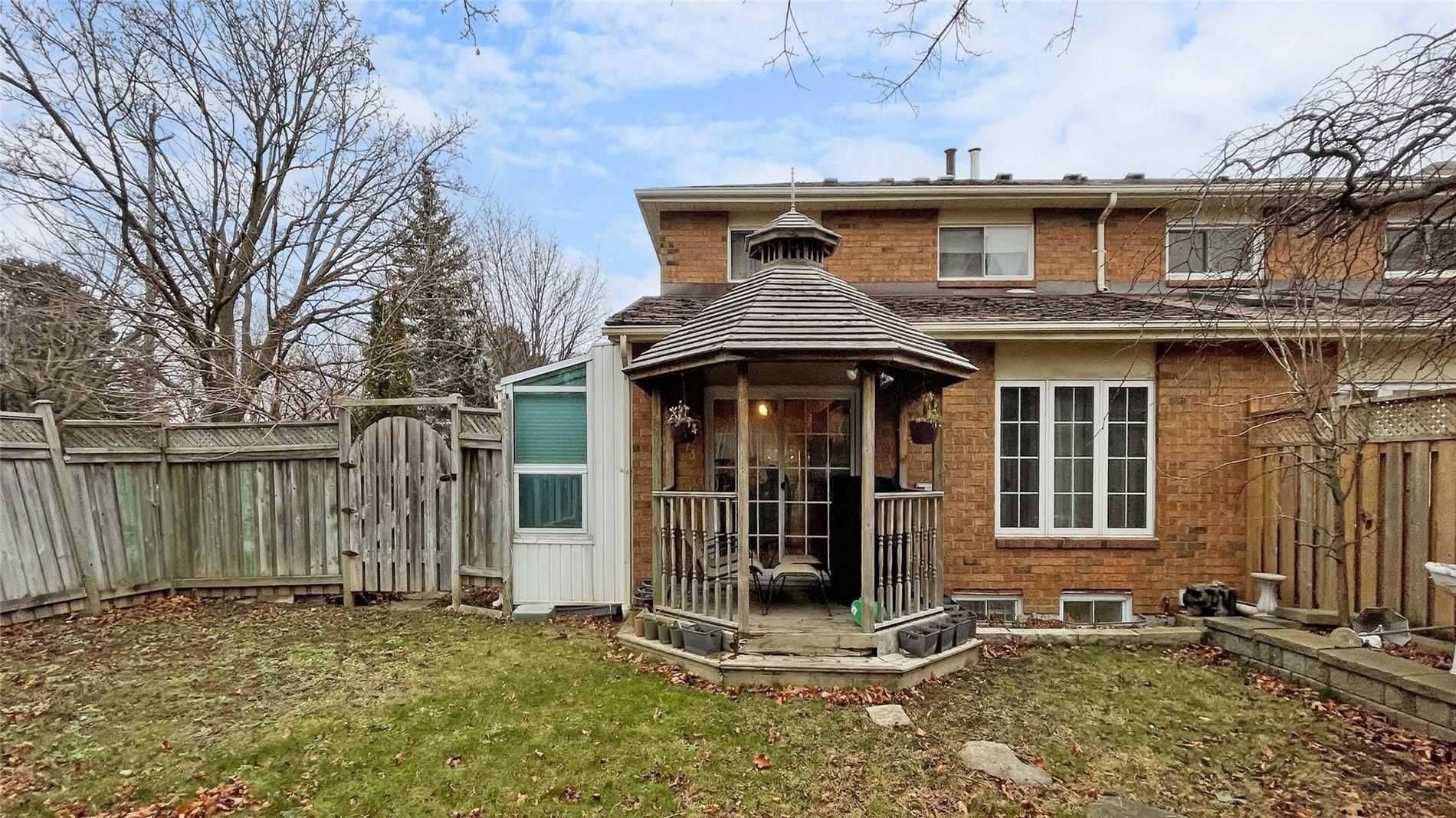 35 Davies Crescent