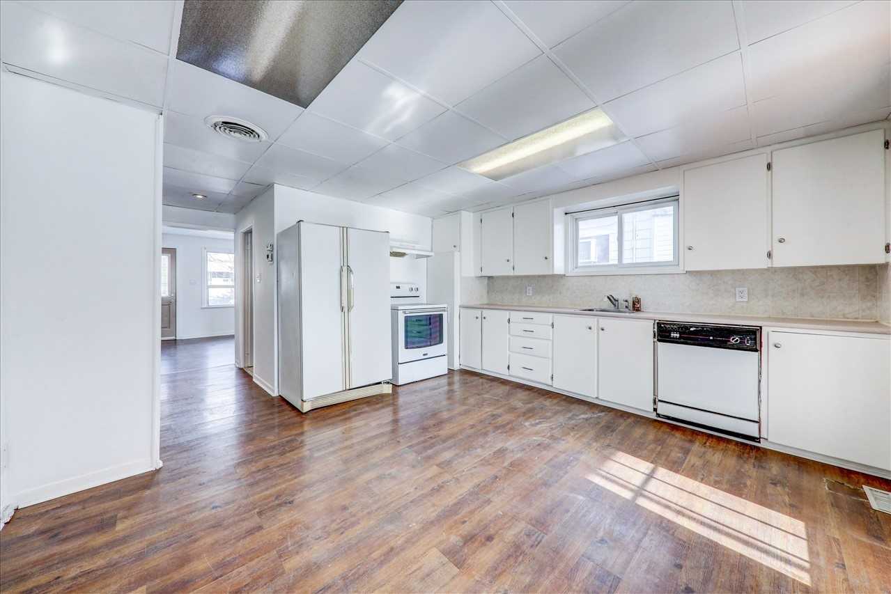 27 George St