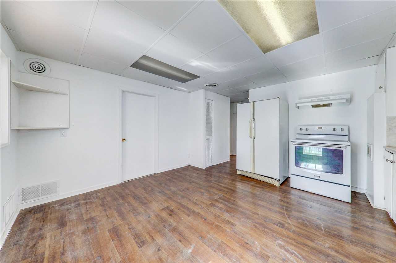 27 George St