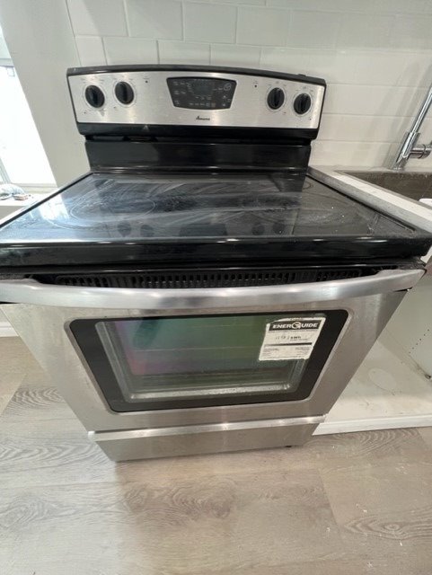 850 Carlaw Avenue, #3rd Flr