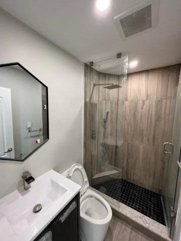 850 Carlaw Avenue, #3rd Flr