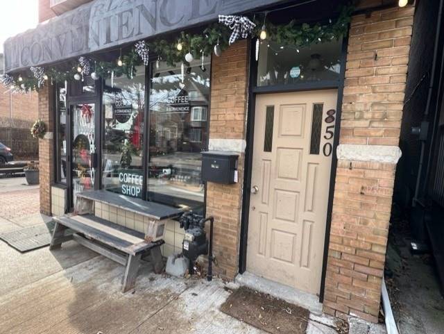 850 Carlaw Avenue, #3rd Flr